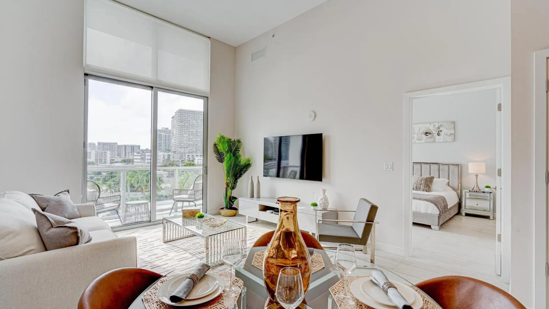 3900-504mq Design District, 1 Bedroom & 1 Bathroom Apartment Miami