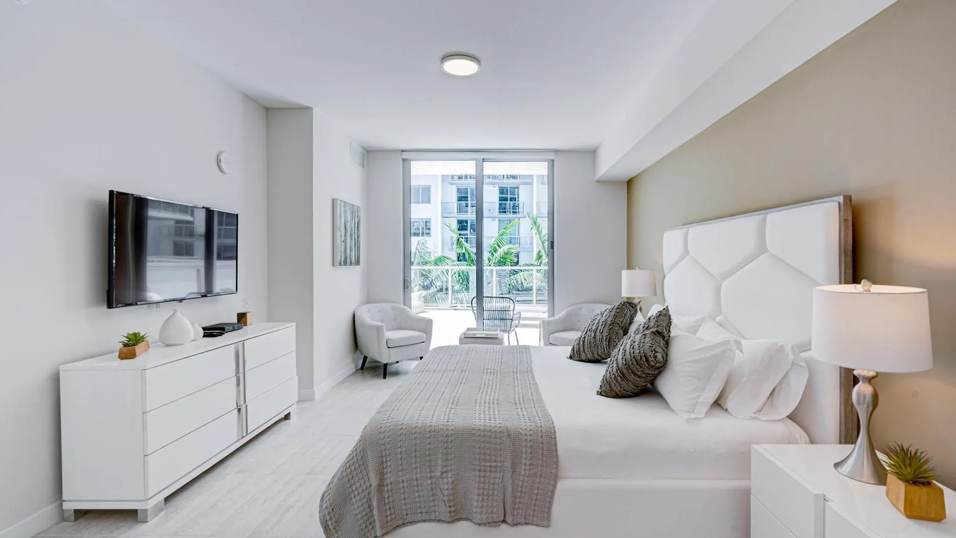 Apartment 3900-719jc Design District, 1 Bedroom /1 Bathroom & Bayvie