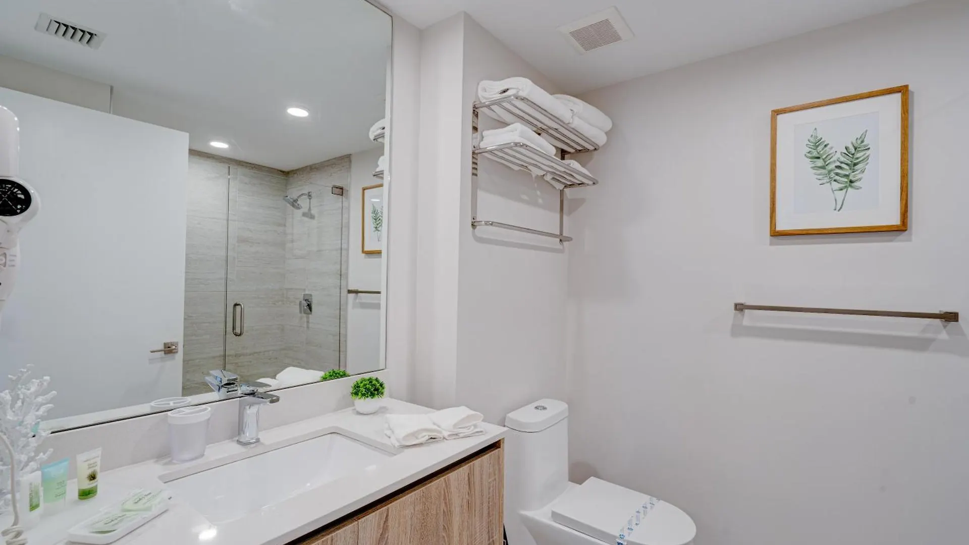 3900-717as Design District, 2 Bedrooms & 2 Bathrooms & Bay