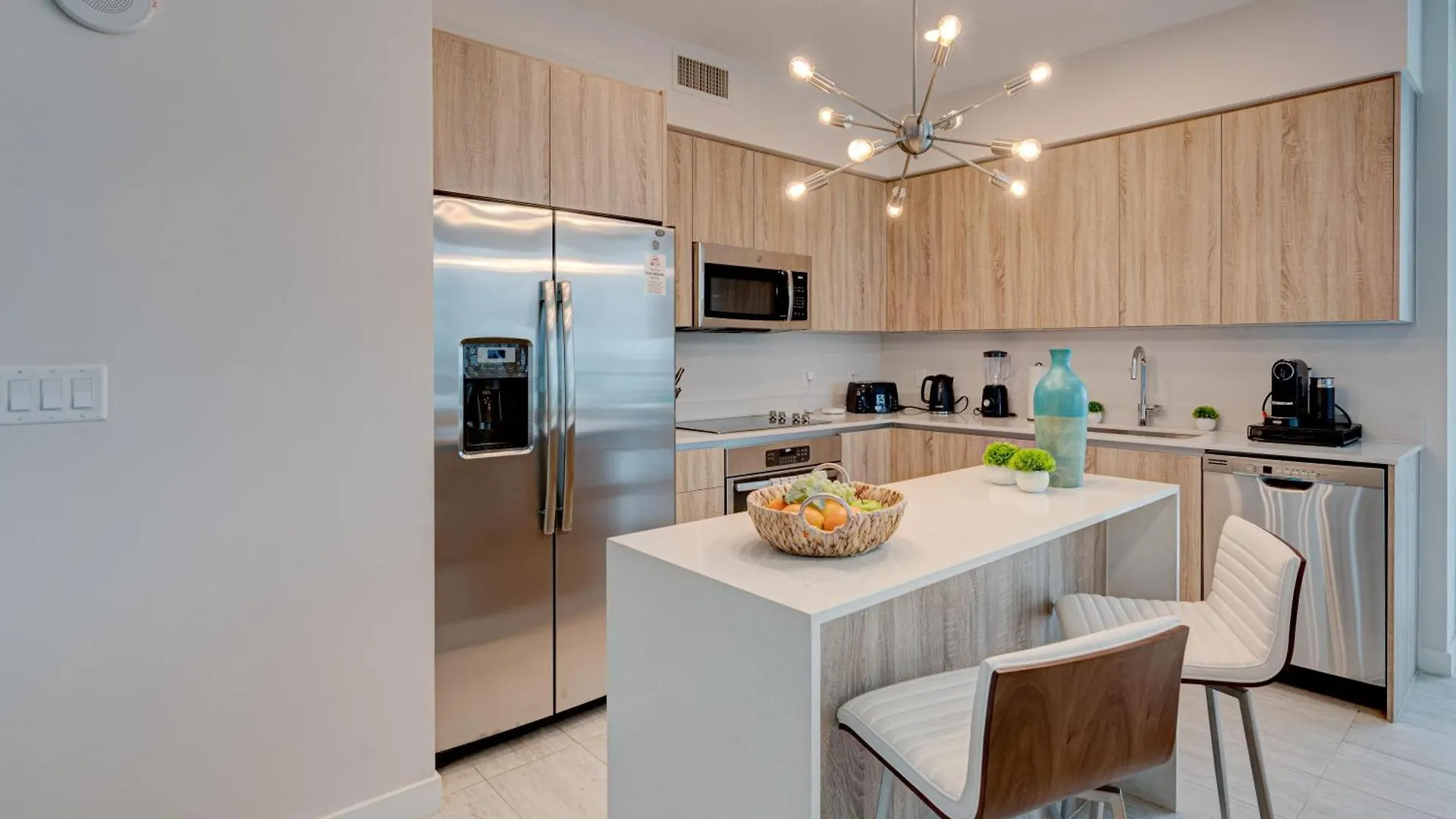 Apartment 3900-717as Design District, 2 Bedrooms & 2 Bathrooms & Bay *