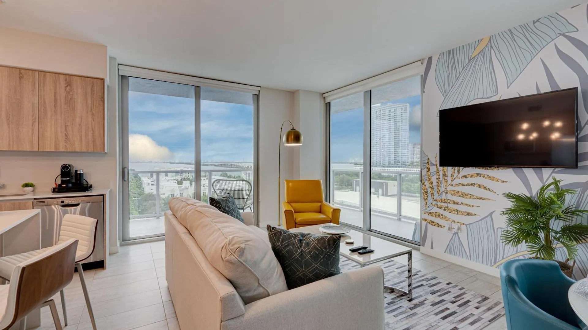 3900-717as Design District, 2 Bedrooms & 2 Bathrooms & Bay Apartment *