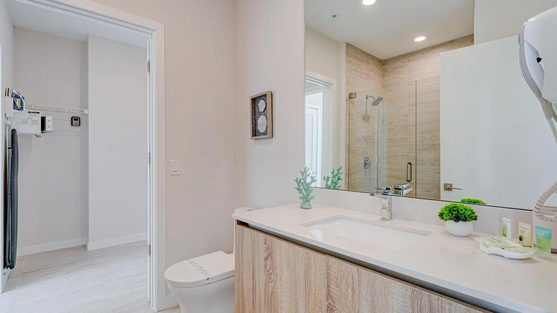 3900-504mq Design District, 1 Bedroom & 1 Bathroom Apartment Miami