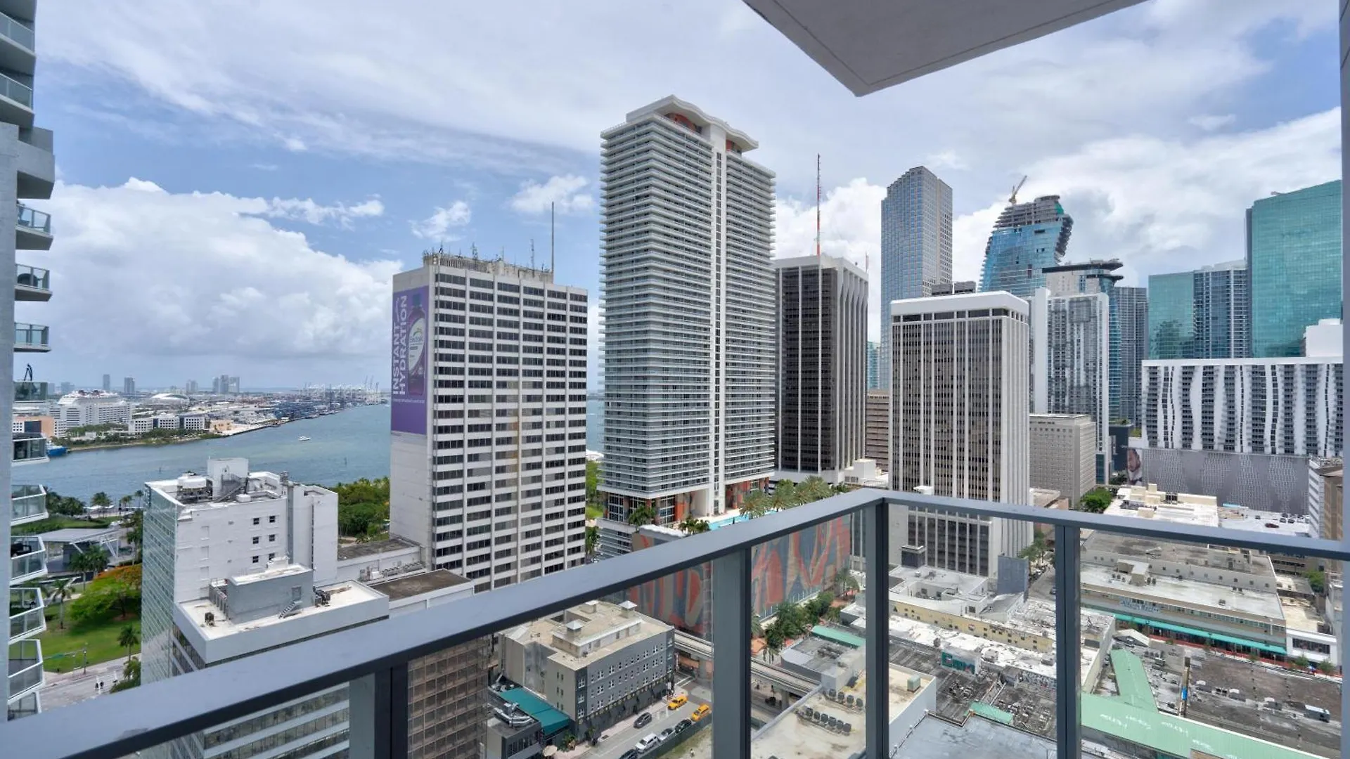 Apartment 227-2500fu Downtown 1 Bedroom