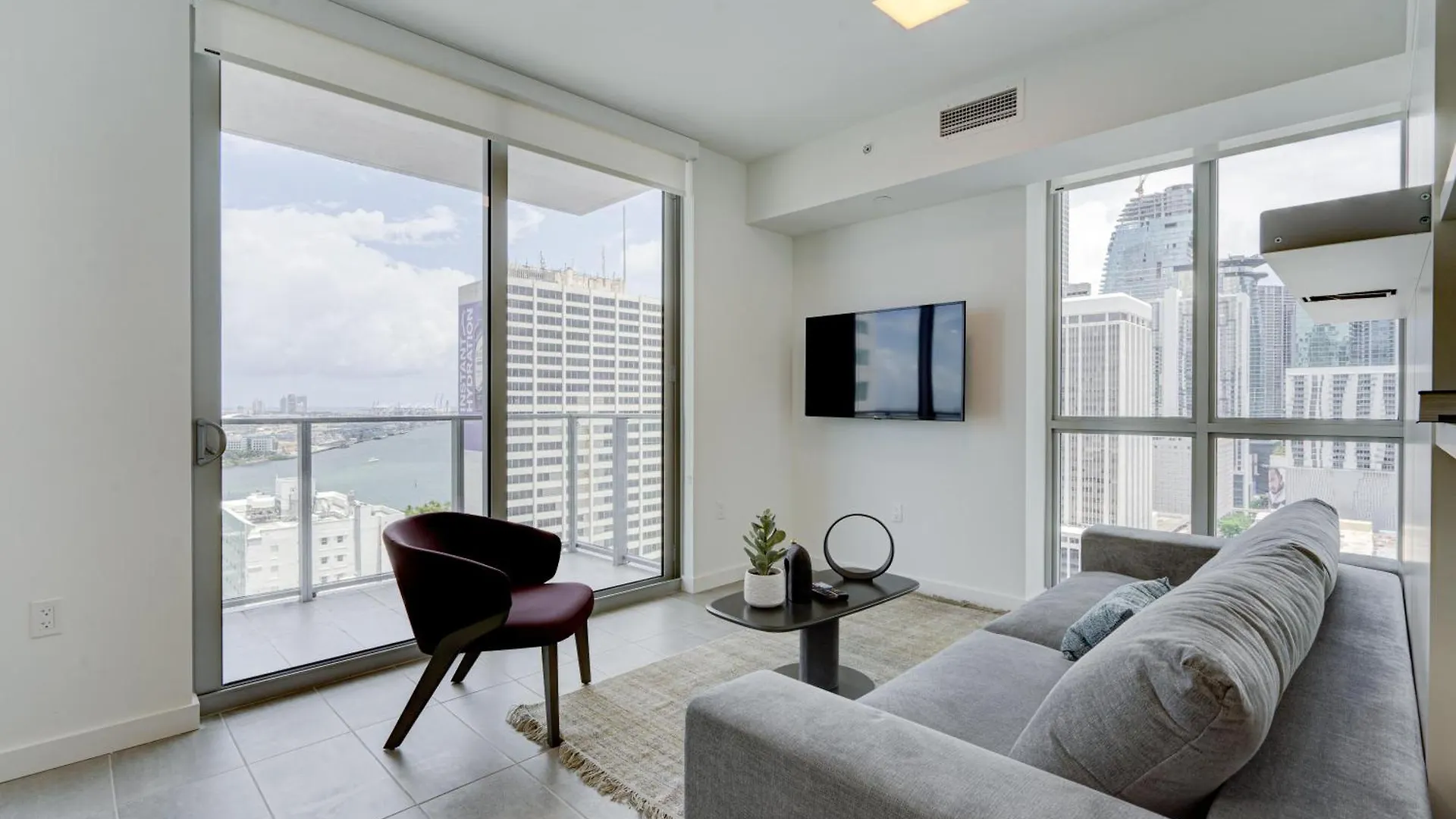 227-2500fu Downtown 1 Bedroom Apartment *