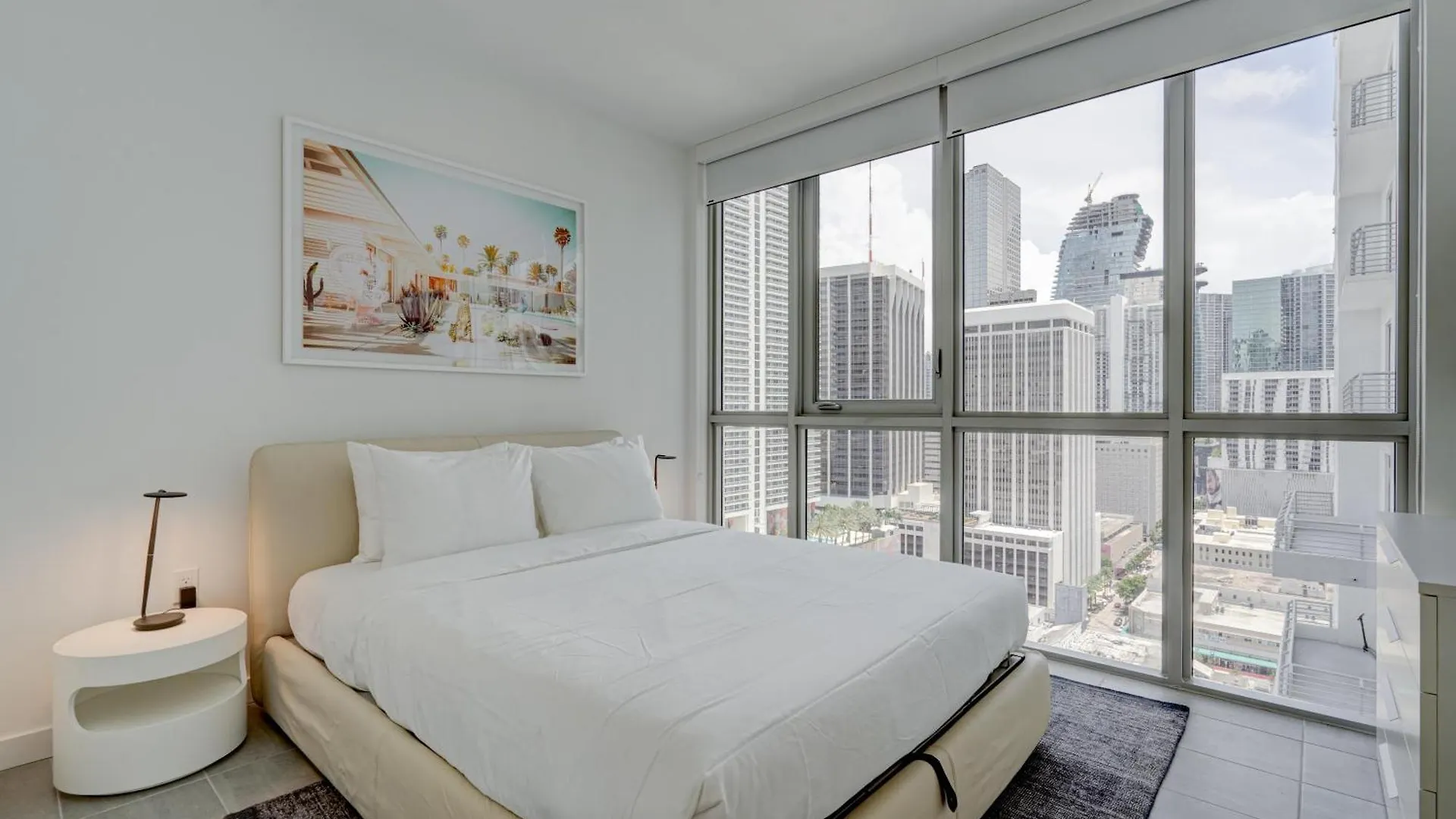 Apartment 227-2500fu Downtown 1 Bedroom *