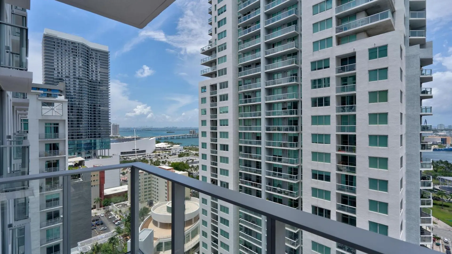 227-2500fu Downtown 1 Bedroom Apartment