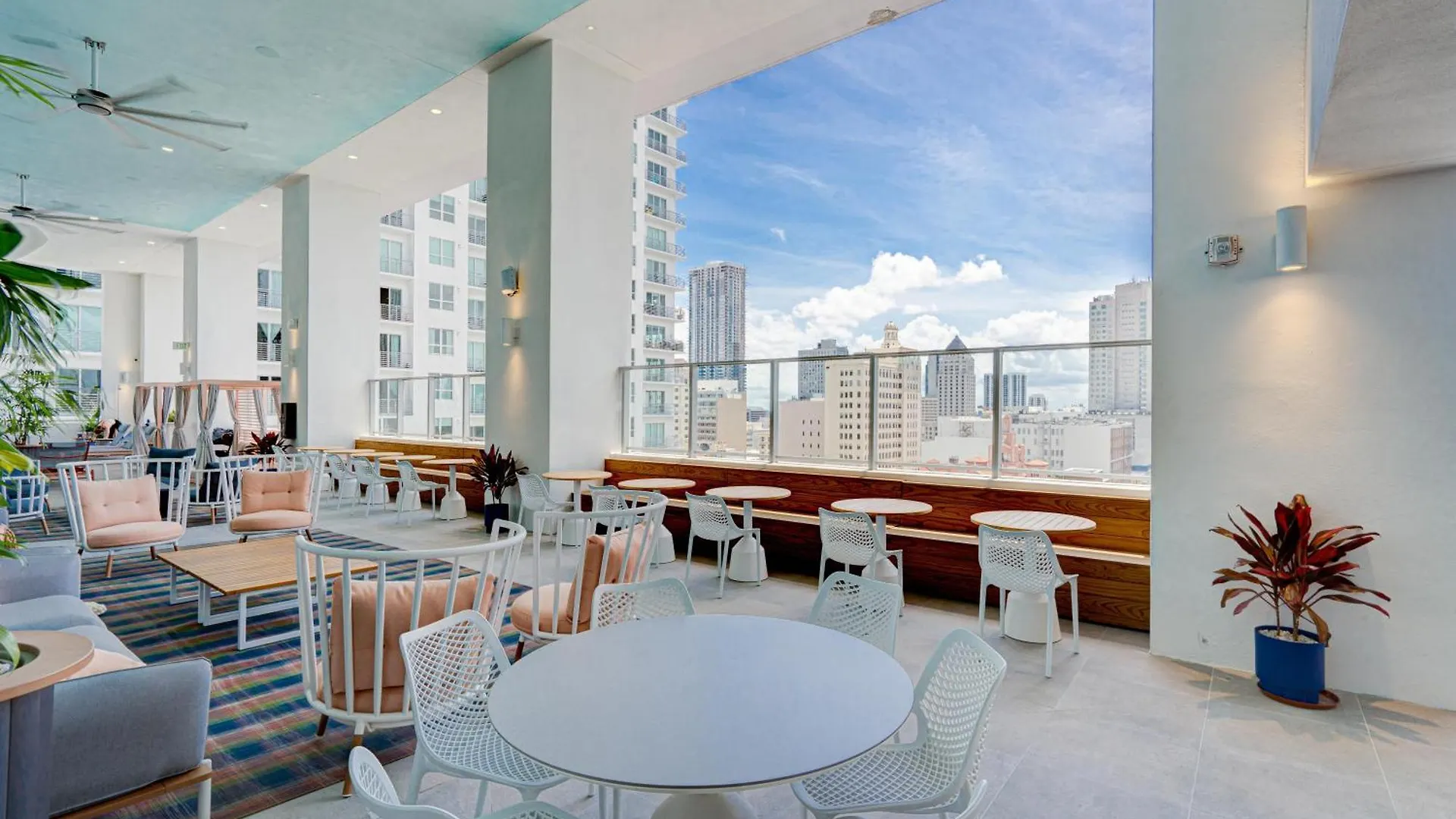 227-2500fu Downtown 1 Bedroom *