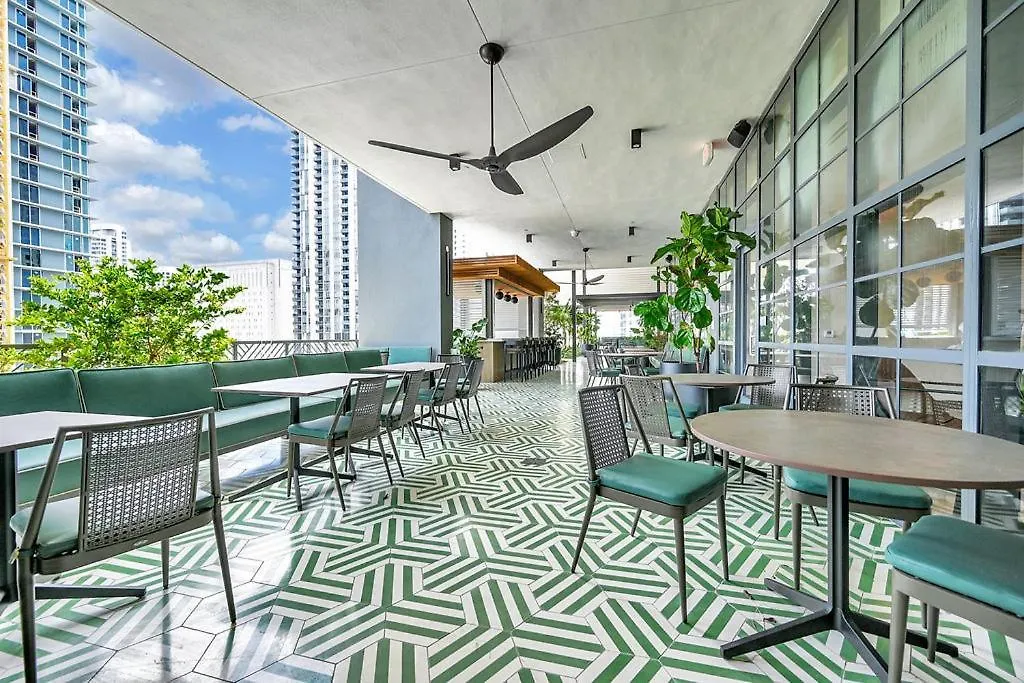 Two Bedroom With Luxurious Amenities Across From Kaseya Center- Daily Fee And Parking Not Included Apartment
