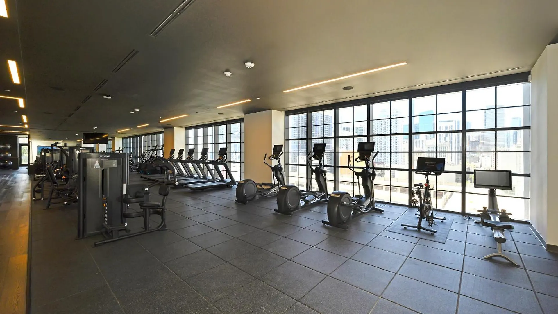 Apartment Two Bedroom With Luxurious Amenities Across From Kaseya Center- Daily Fee And Parking Not Included *