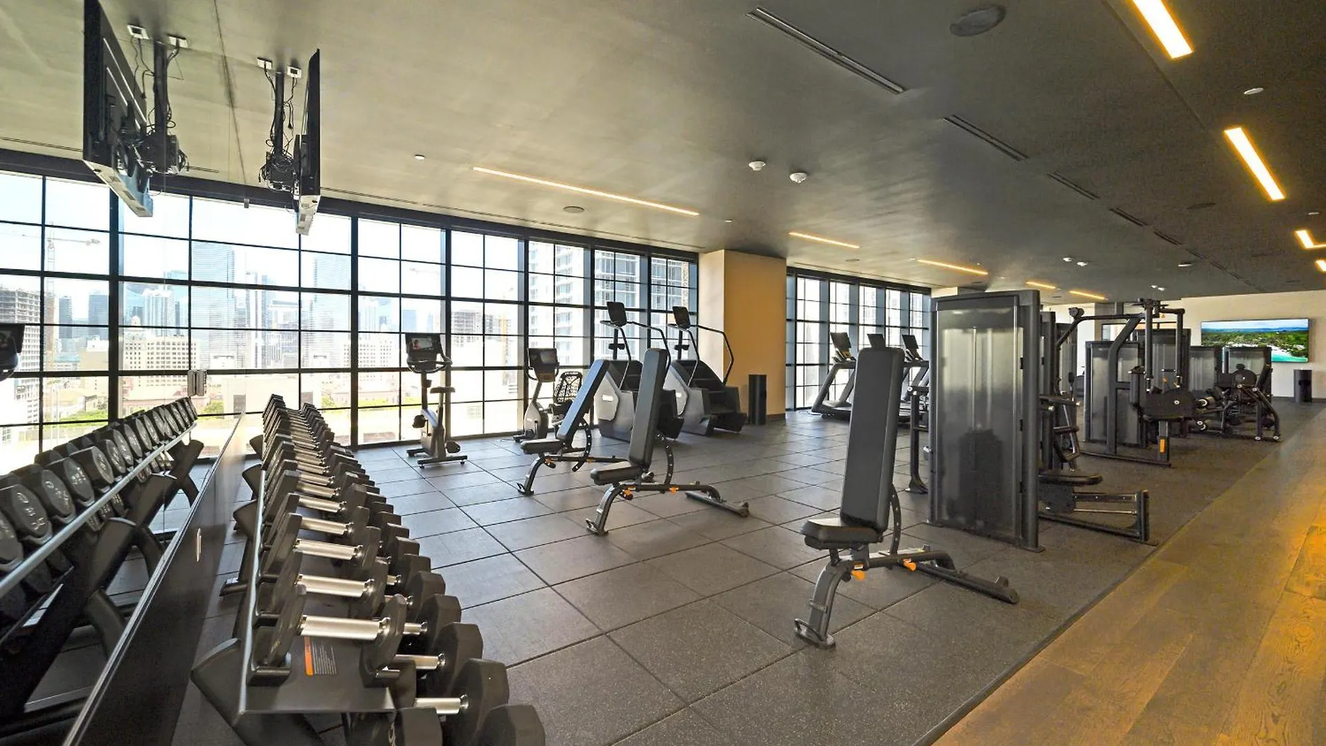 Two Bedroom With Luxurious Amenities Across From Kaseya Center- Daily Fee And Parking Not Included