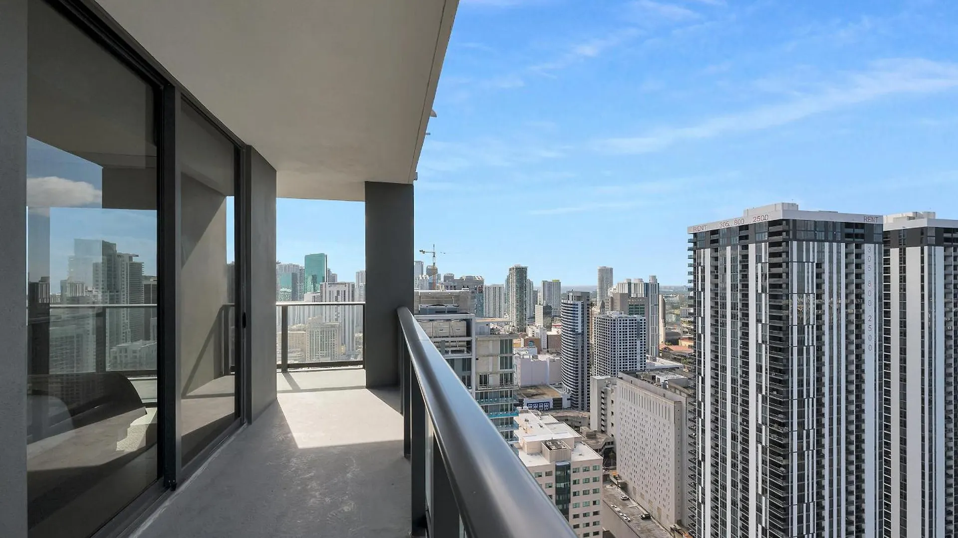 Two Bedroom With Luxurious Amenities Across From Kaseya Center- Daily Fee And Parking Not Included *