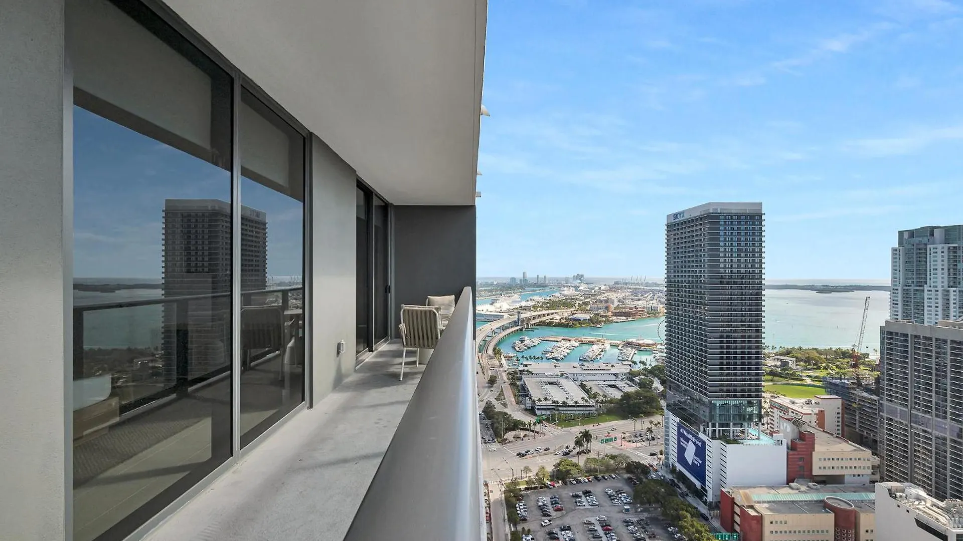 Two Bedroom With Luxurious Amenities Across From Kaseya Center- Daily Fee And Parking Not Included