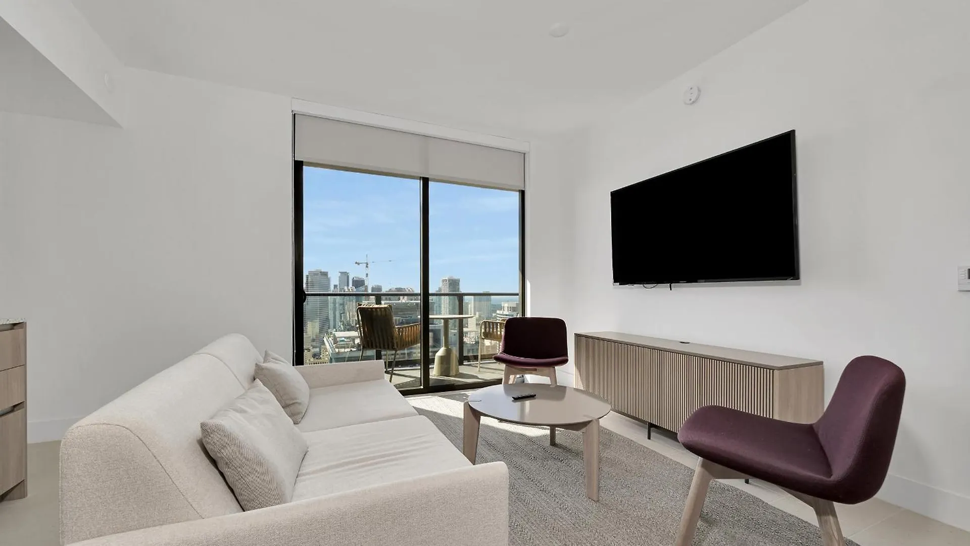 Two Bedroom With Luxurious Amenities Across From Kaseya Center- Daily Fee And Parking Not Included Apartment Miami