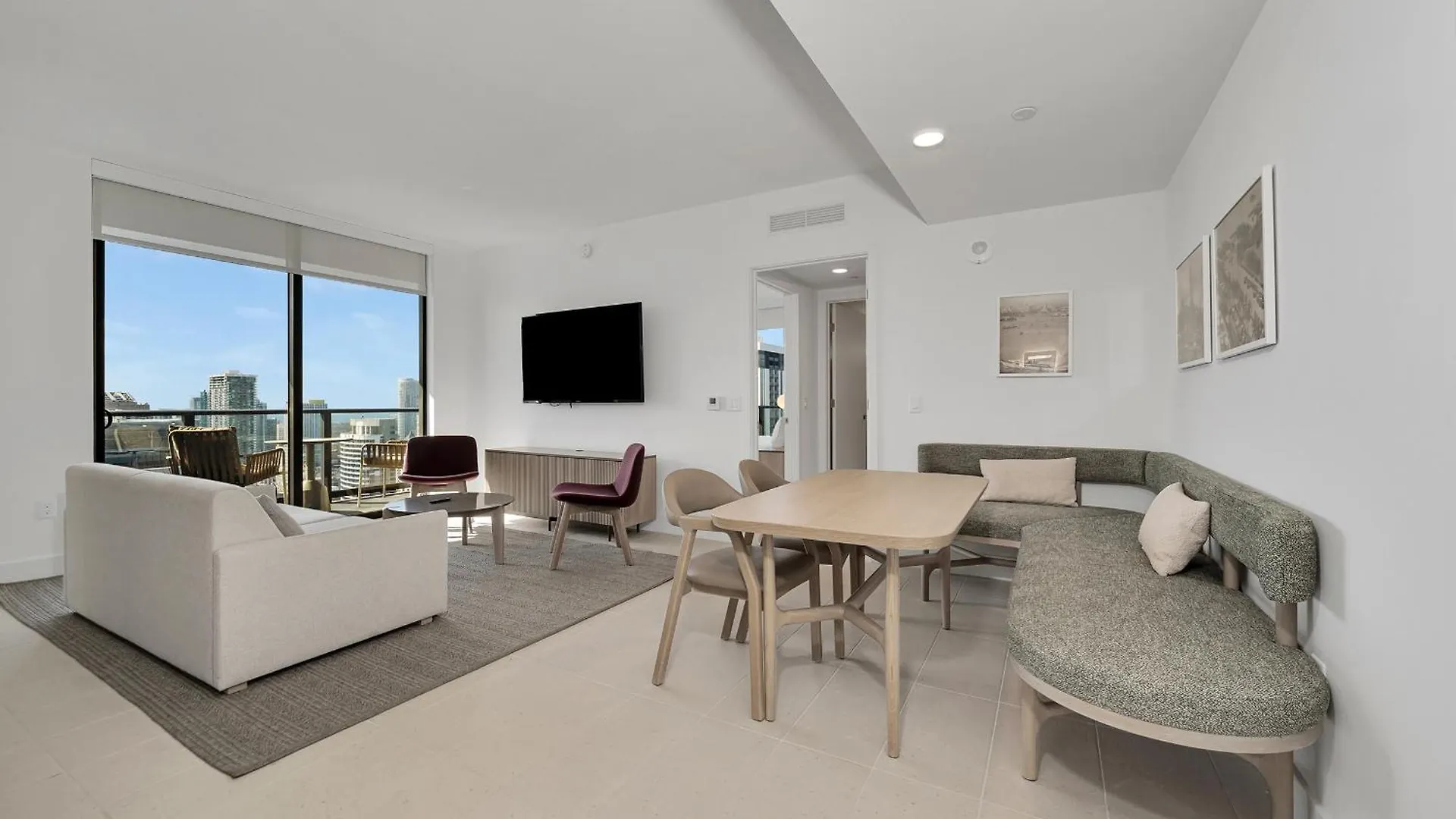 Two Bedroom With Luxurious Amenities Across From Kaseya Center- Daily Fee And Parking Not Included *
