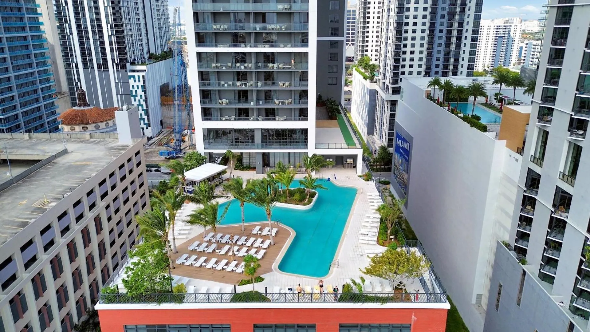 Apartment Chic One Bedroom In The Heart Of Vibrant Downtown- Daily Fee And Parking Not Included *