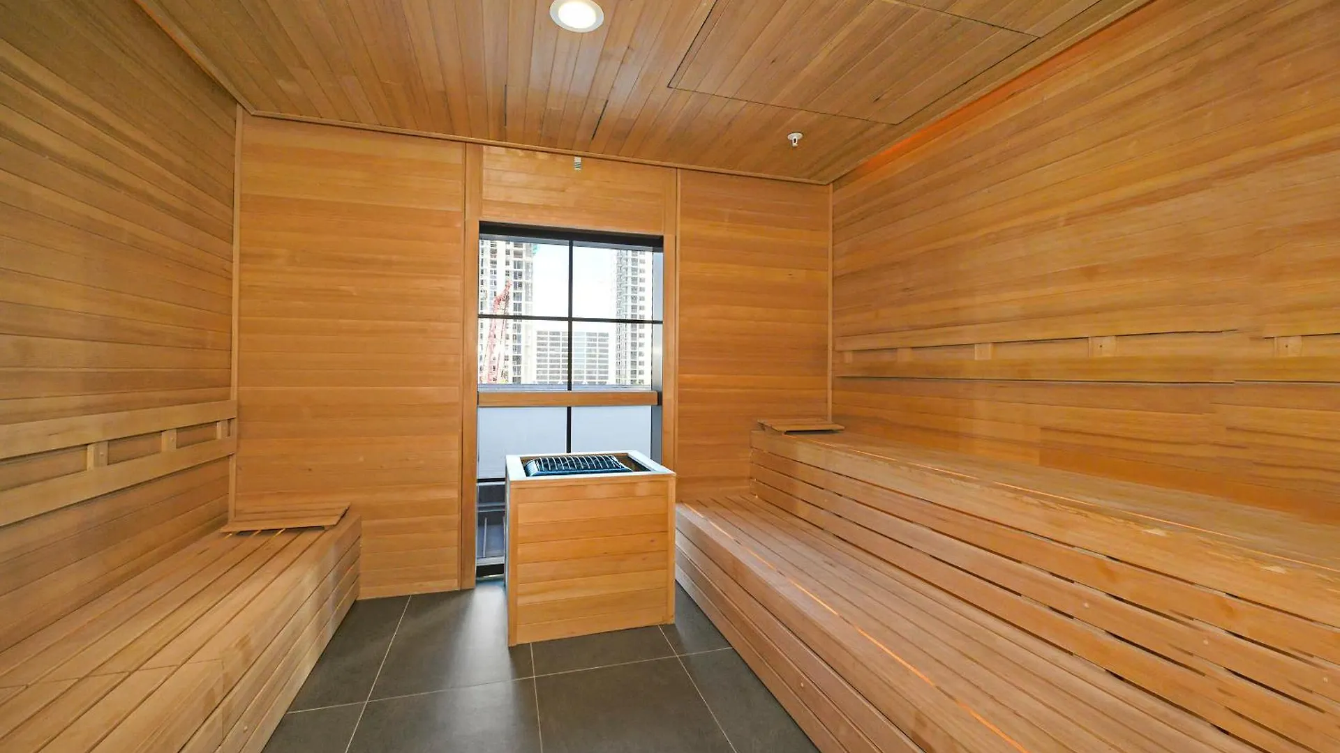 Apartment Chic One Bedroom In The Heart Of Vibrant Downtown- Daily Fee And Parking Not Included