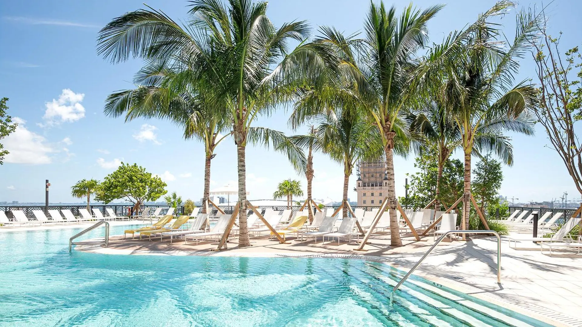 Chic One Bedroom In The Heart Of Vibrant Downtown- Daily Fee And Parking Not Included * Miami