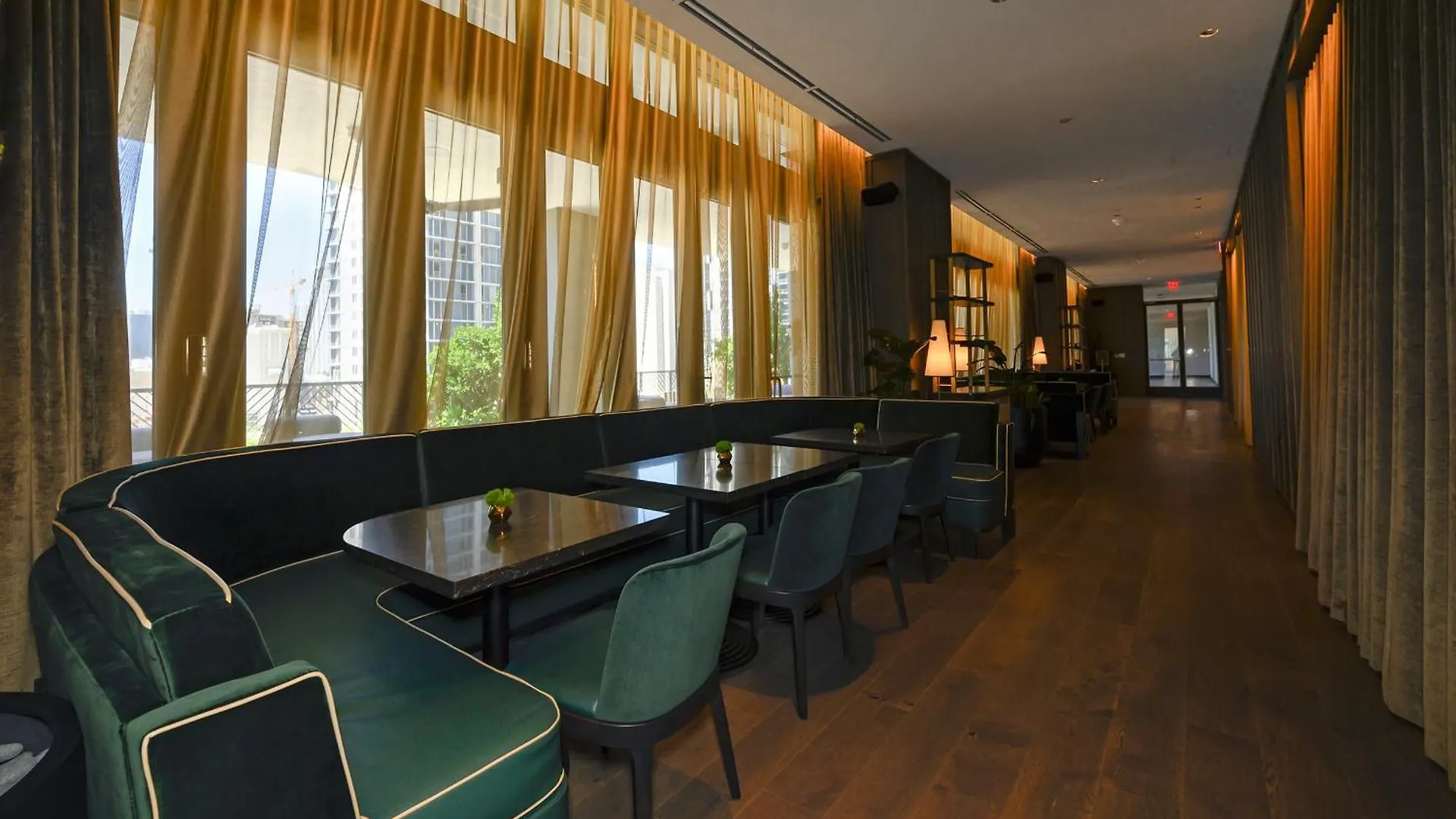 Chic One Bedroom In The Heart Of Vibrant Downtown- Daily Fee And Parking Not Included Apartment *