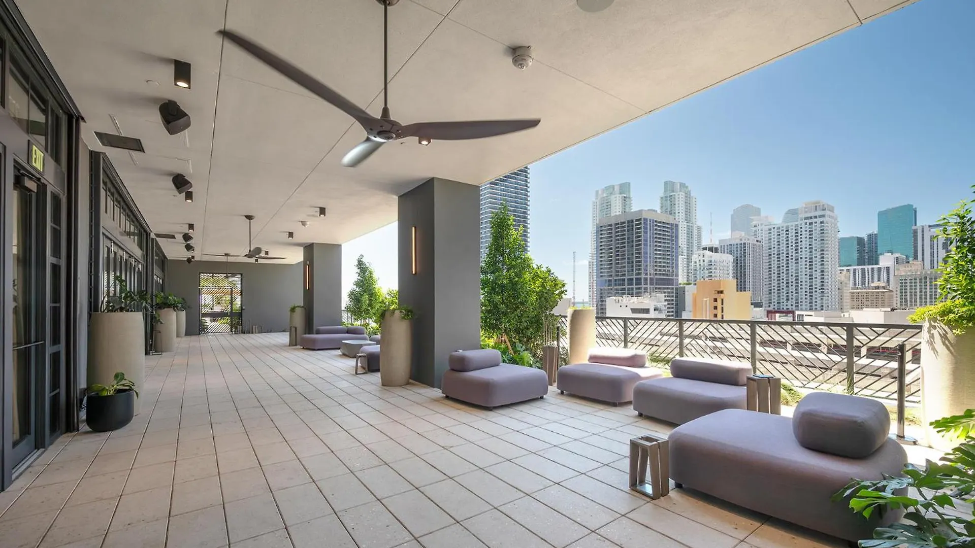 Chic One Bedroom In The Heart Of Vibrant Downtown- Daily Fee And Parking Not Included *