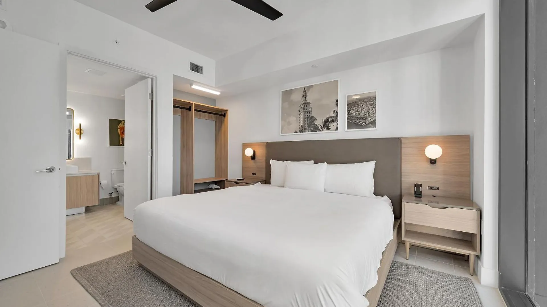 Chic One Bedroom In The Heart Of Vibrant Downtown- Daily Fee And Parking Not Included Apartment Miami