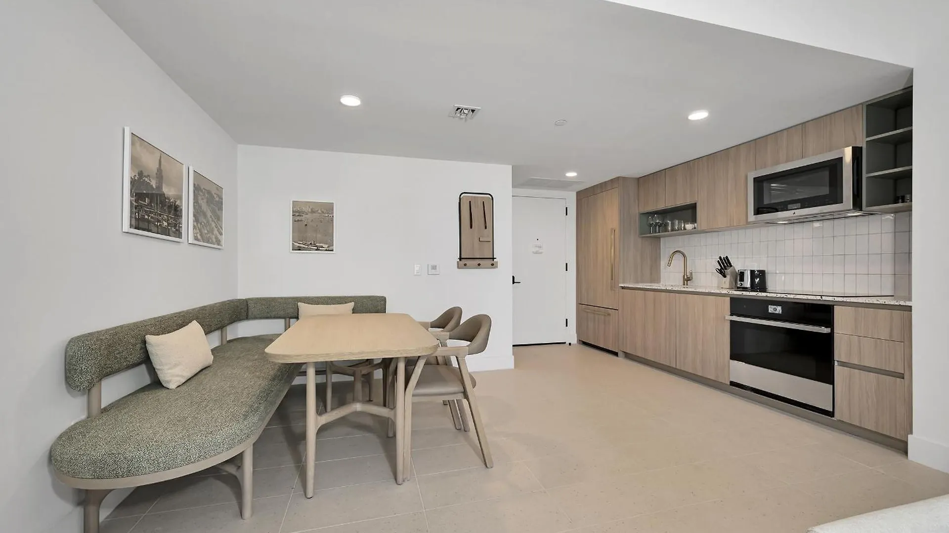 Apartment Chic One Bedroom In The Heart Of Vibrant Downtown- Daily Fee And Parking Not Included
