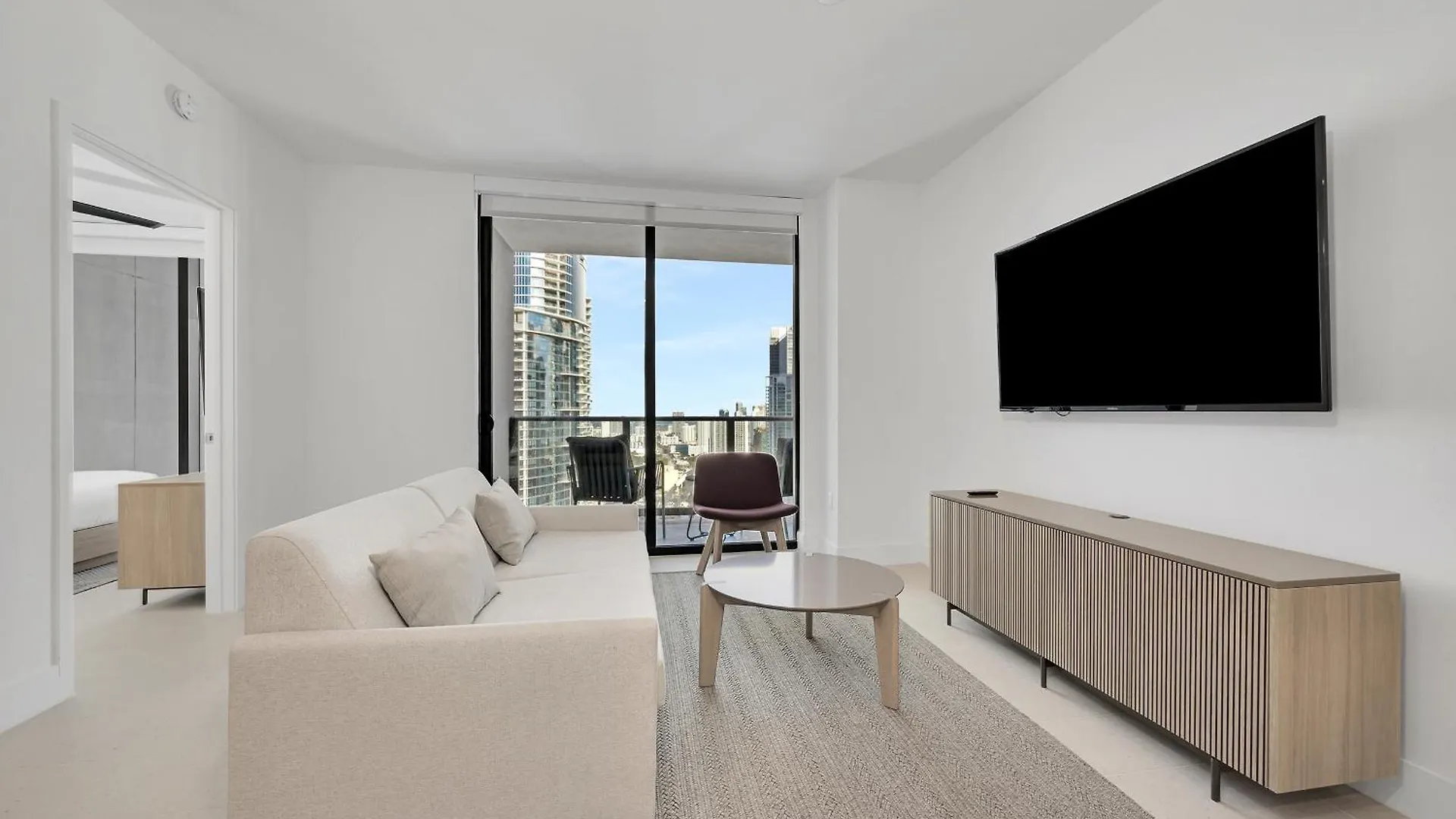 Chic One Bedroom In The Heart Of Vibrant Downtown- Daily Fee And Parking Not Included Miami