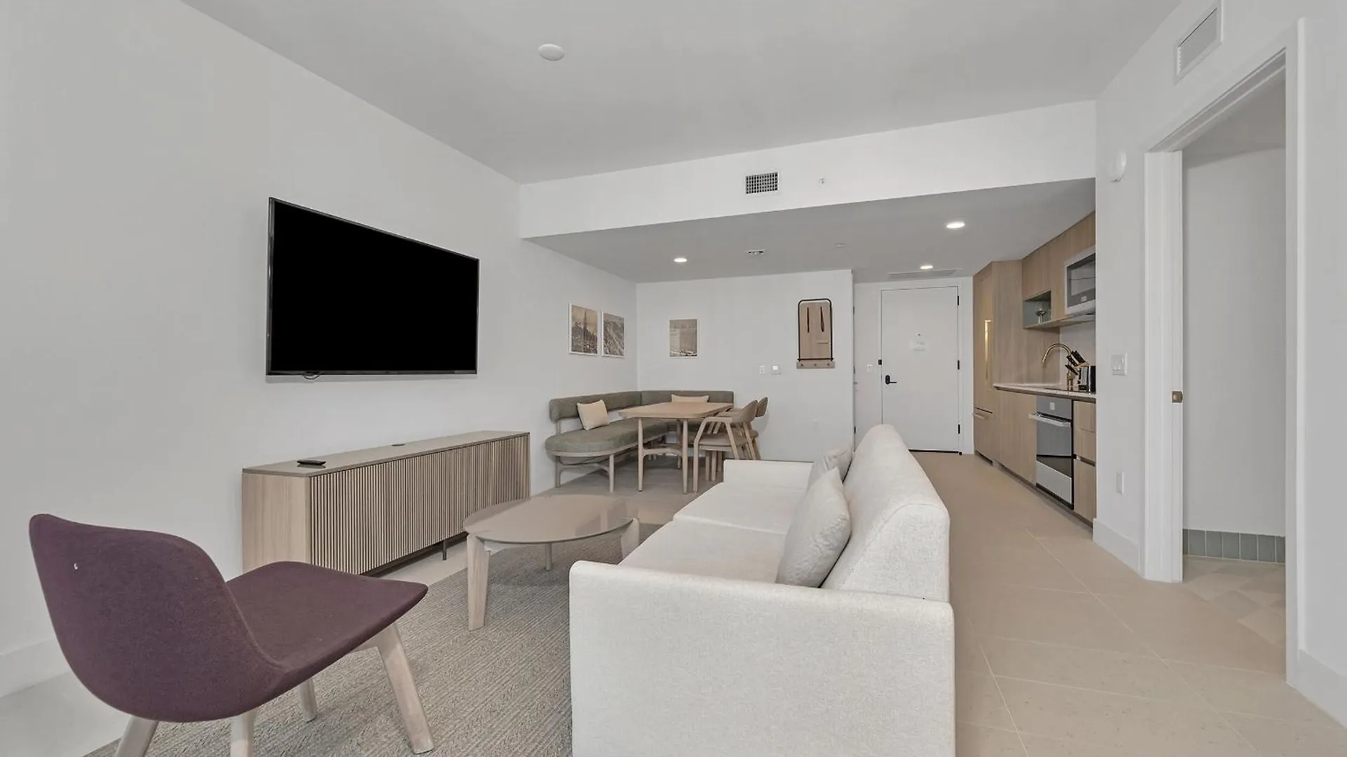 Chic One Bedroom In The Heart Of Vibrant Downtown- Daily Fee And Parking Not Included * Miami