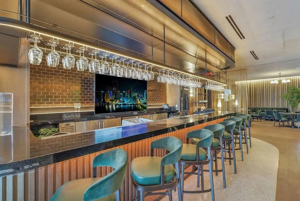 Stylish -amenities & Pool Apartment Miami