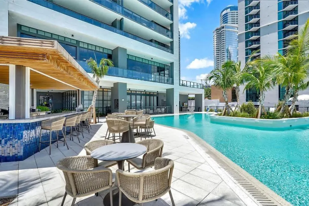 Stylish -amenities & Pool Apartment