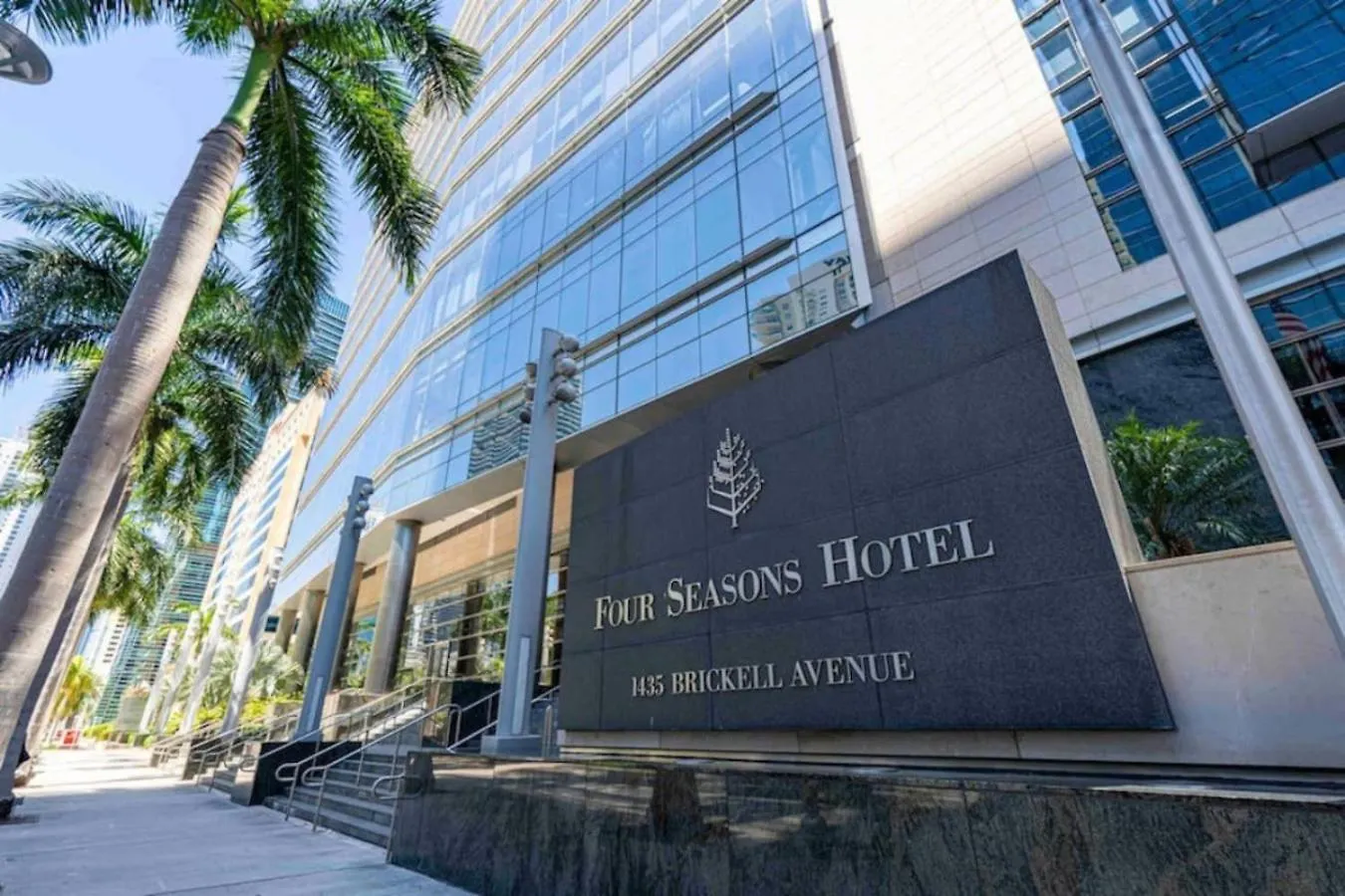 490 Large 2 Bedroom With Gorgeous Pool *