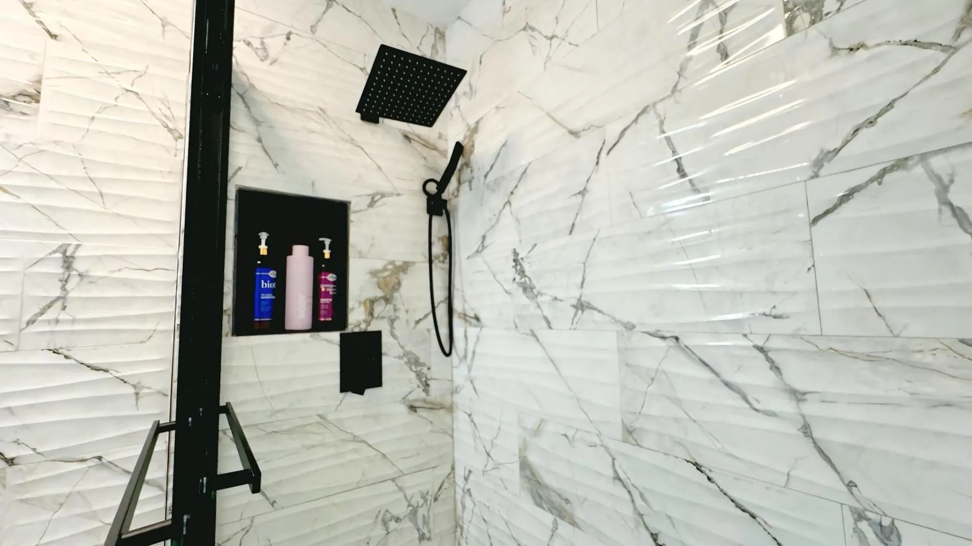 Amazing 3-bedroom Modern In Coral Gables Area * מיאמי