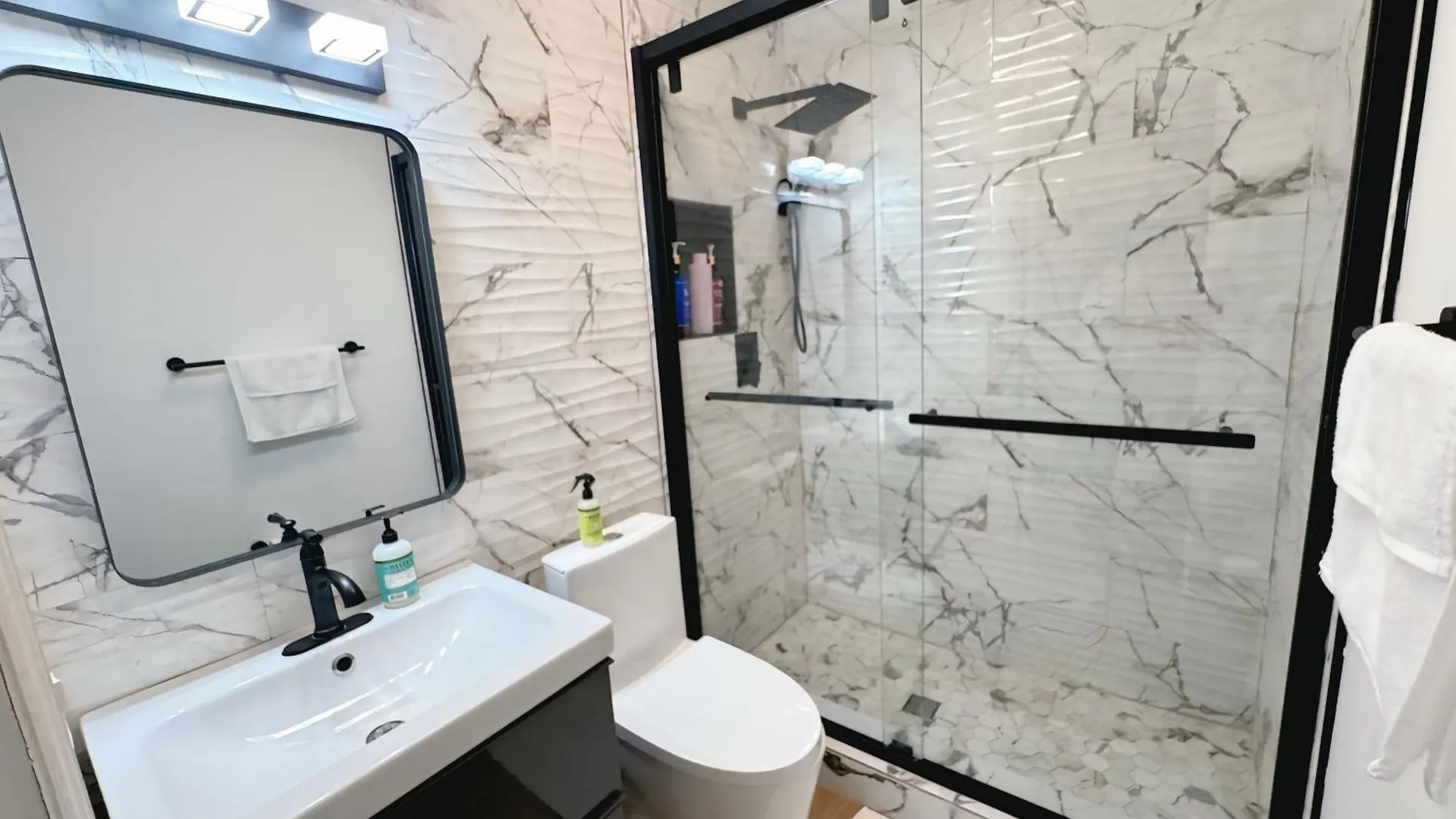 Amazing 3-bedroom Modern In Coral Gables Area בית נופש *