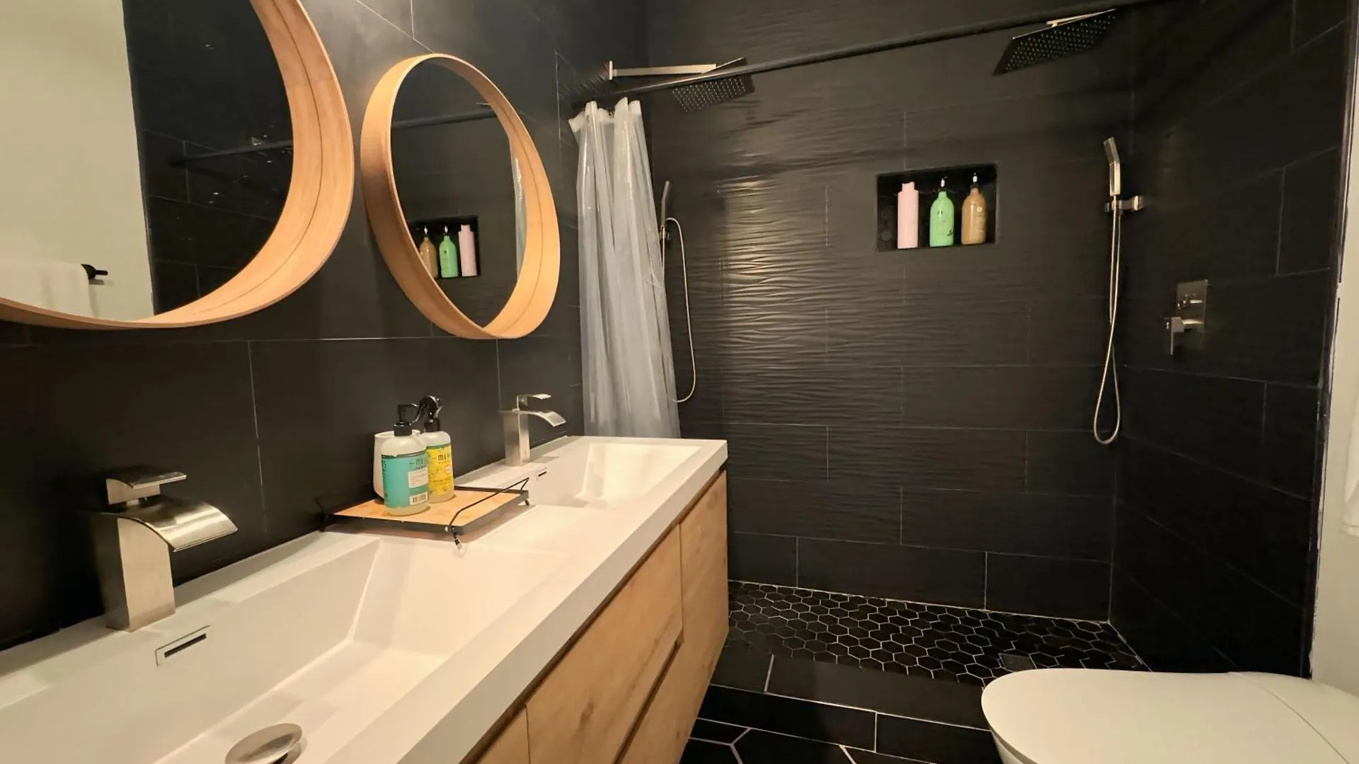 Amazing 3-bedroom Modern In Coral Gables Area *