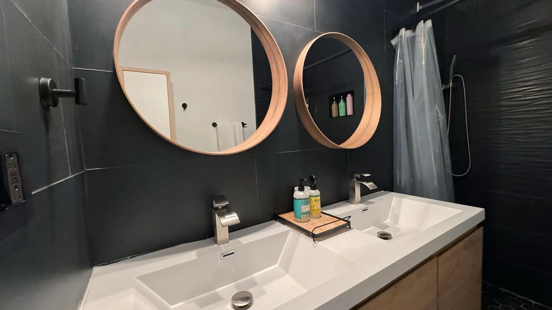 Amazing 3-bedroom Modern In Coral Gables Area Miami