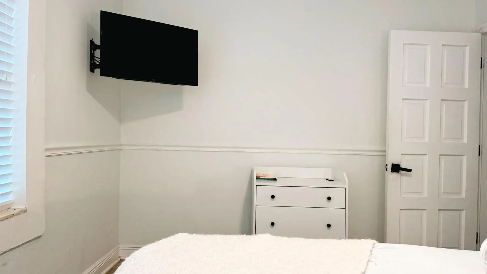 Amazing 3-bedroom Modern In Coral Gables Area Holiday home *