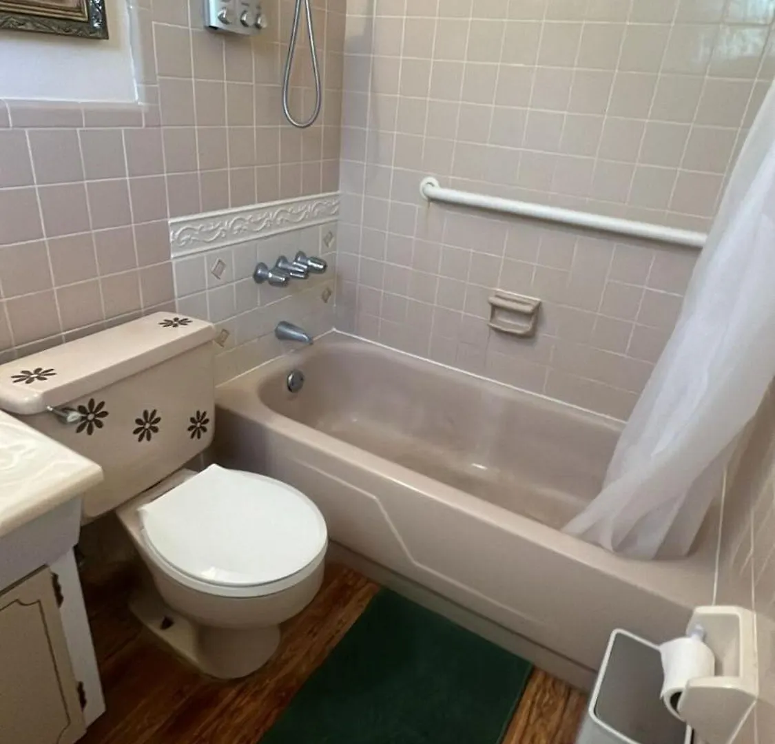Bed3 Queen Quarter Femaleonly Shared Bed Apartment
