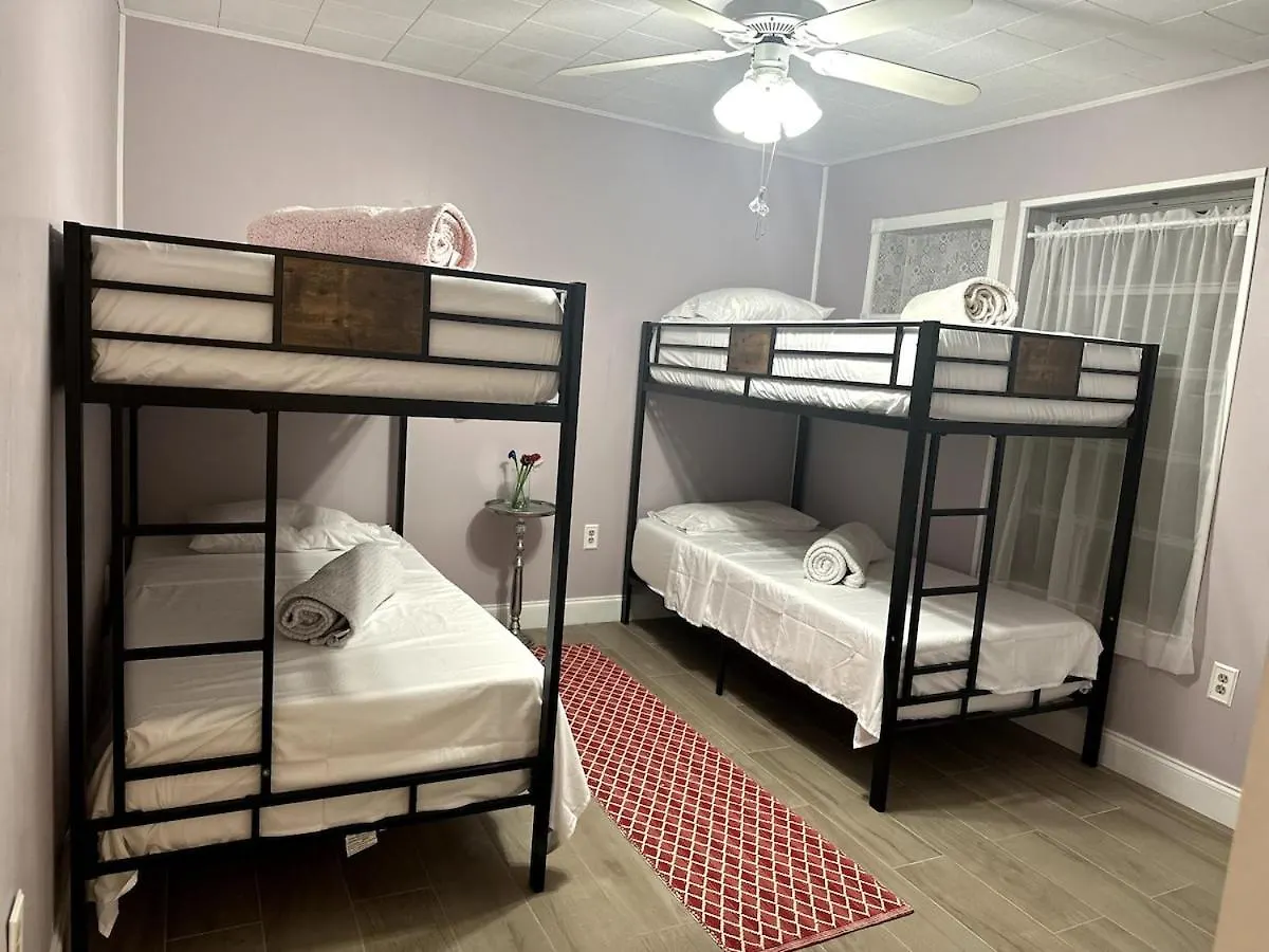 Apartment Bed3 Queen Quarter Femaleonly Shared Bed