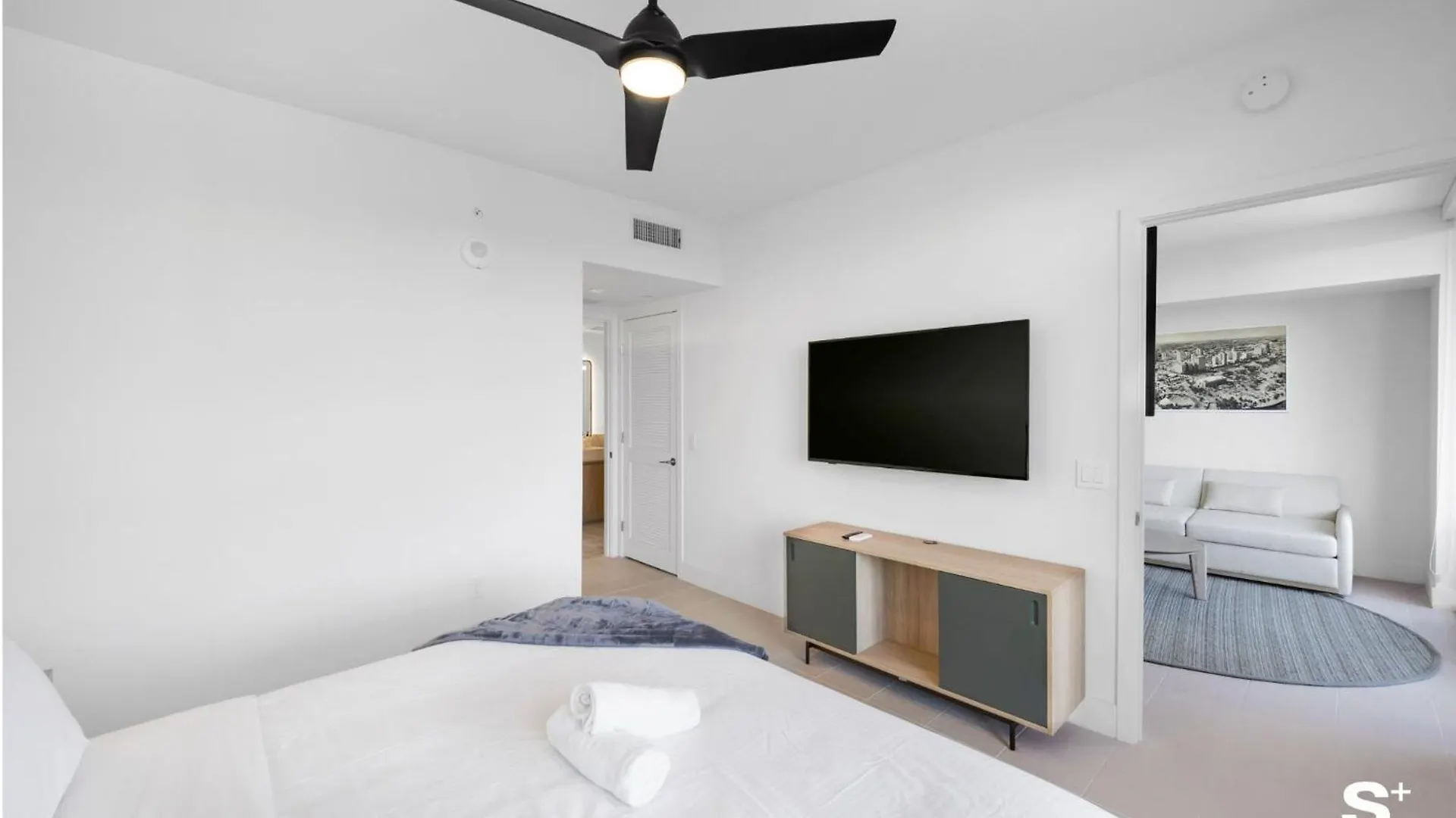 Apartment Downtown Haven Sleek 1-br With Skyline Vistas