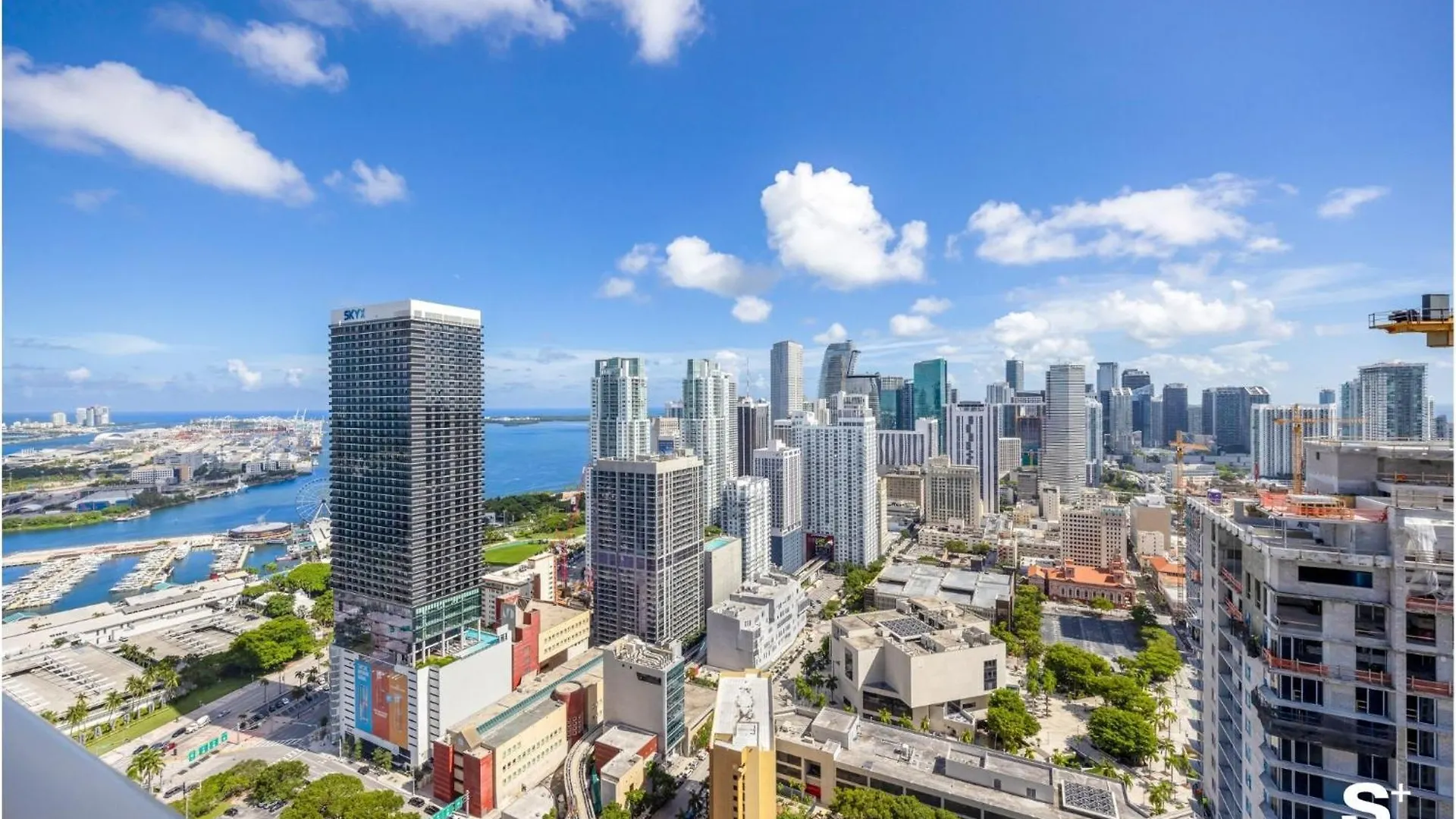 Downtown Haven Sleek 1-br With Skyline Vistas Apartment *