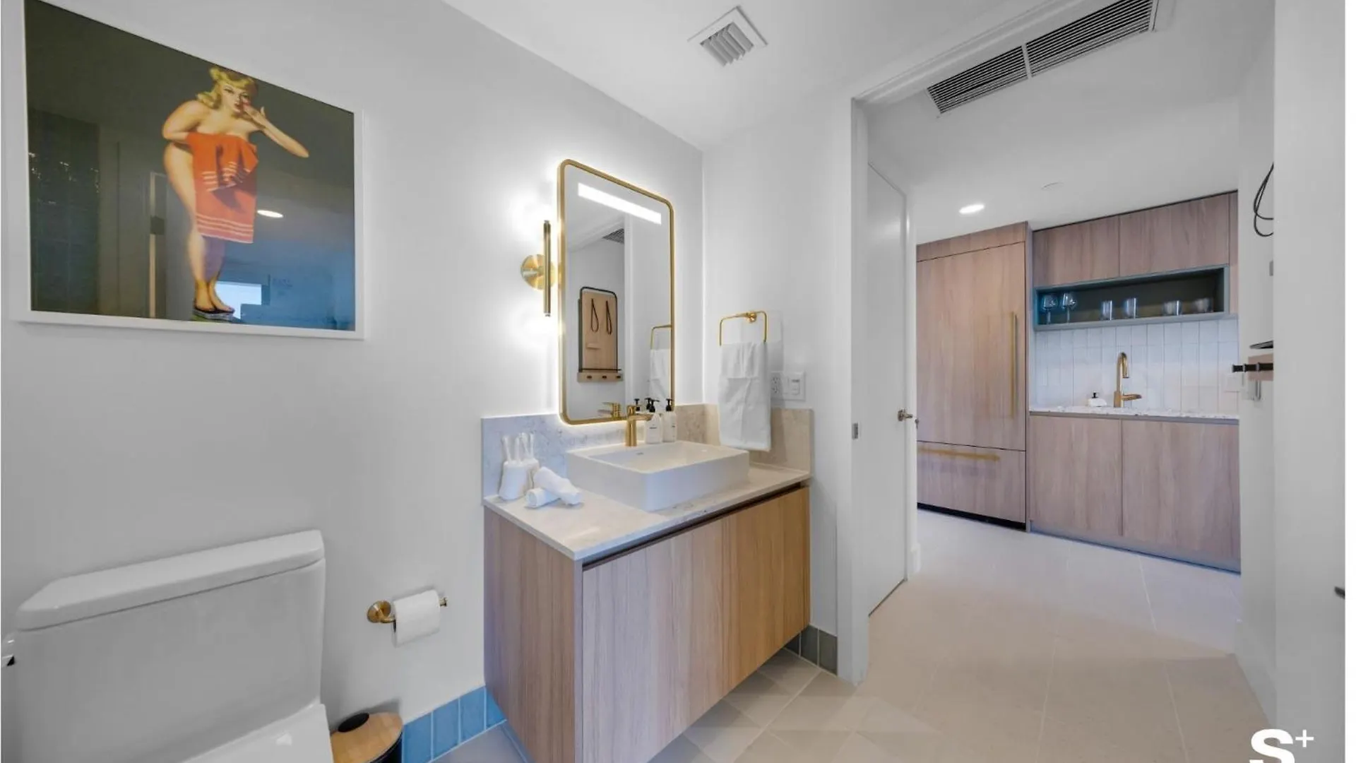 Apartment Downtown Haven Sleek 1-br With Skyline Vistas *