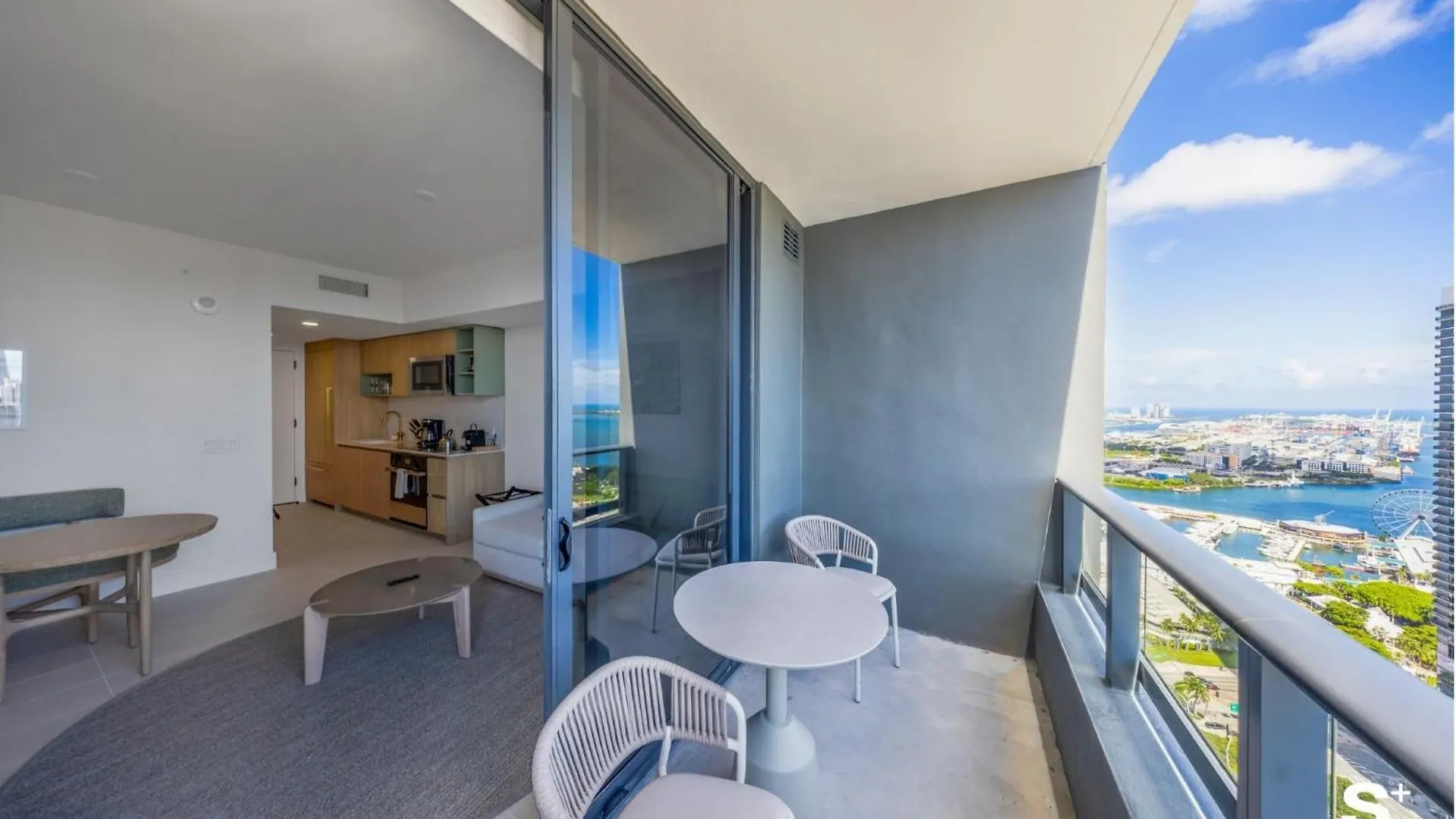 Downtown Haven Sleek 1-br With Skyline Vistas Apartment