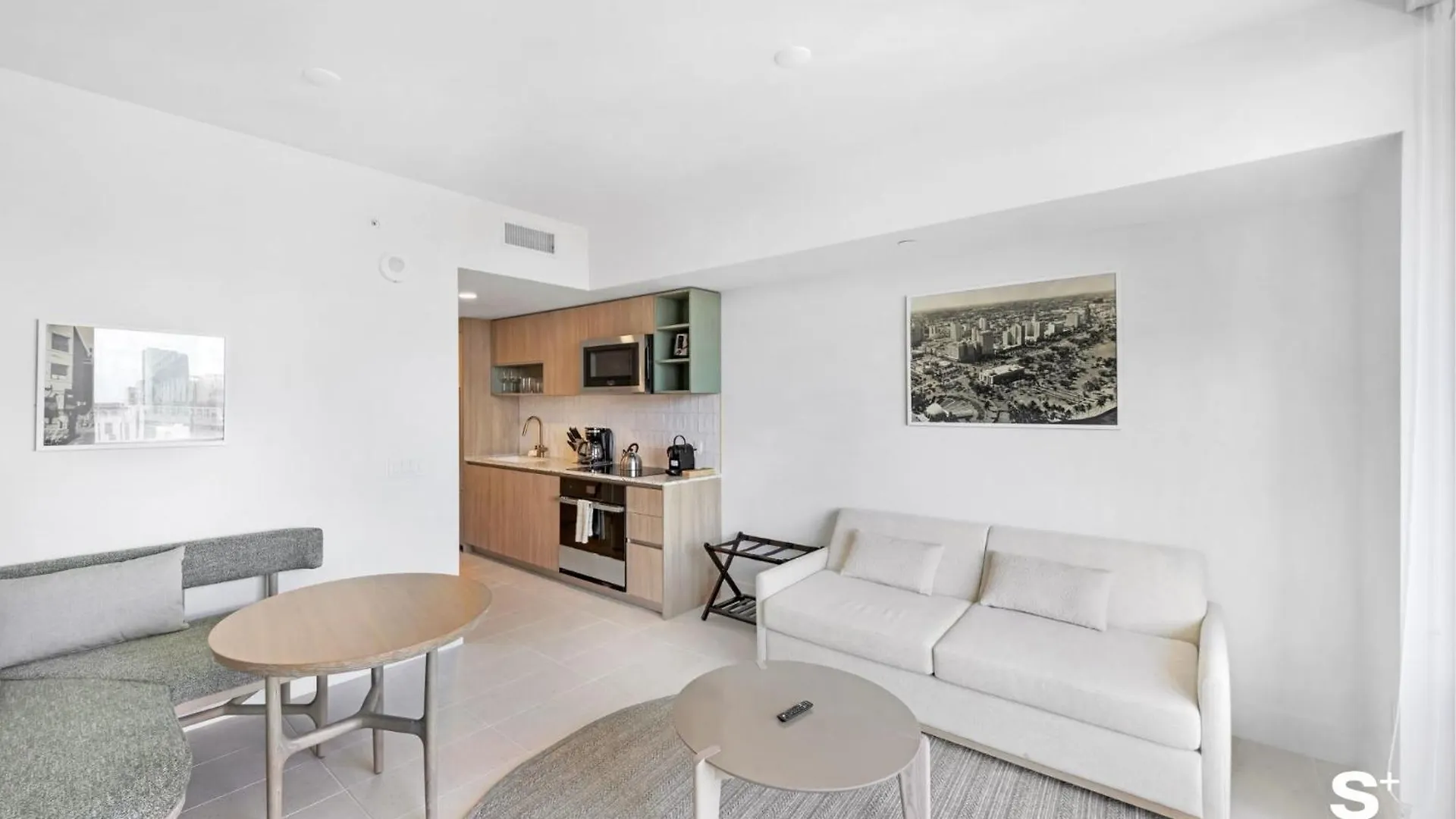 Downtown Haven Sleek 1-br With Skyline Vistas * Miami