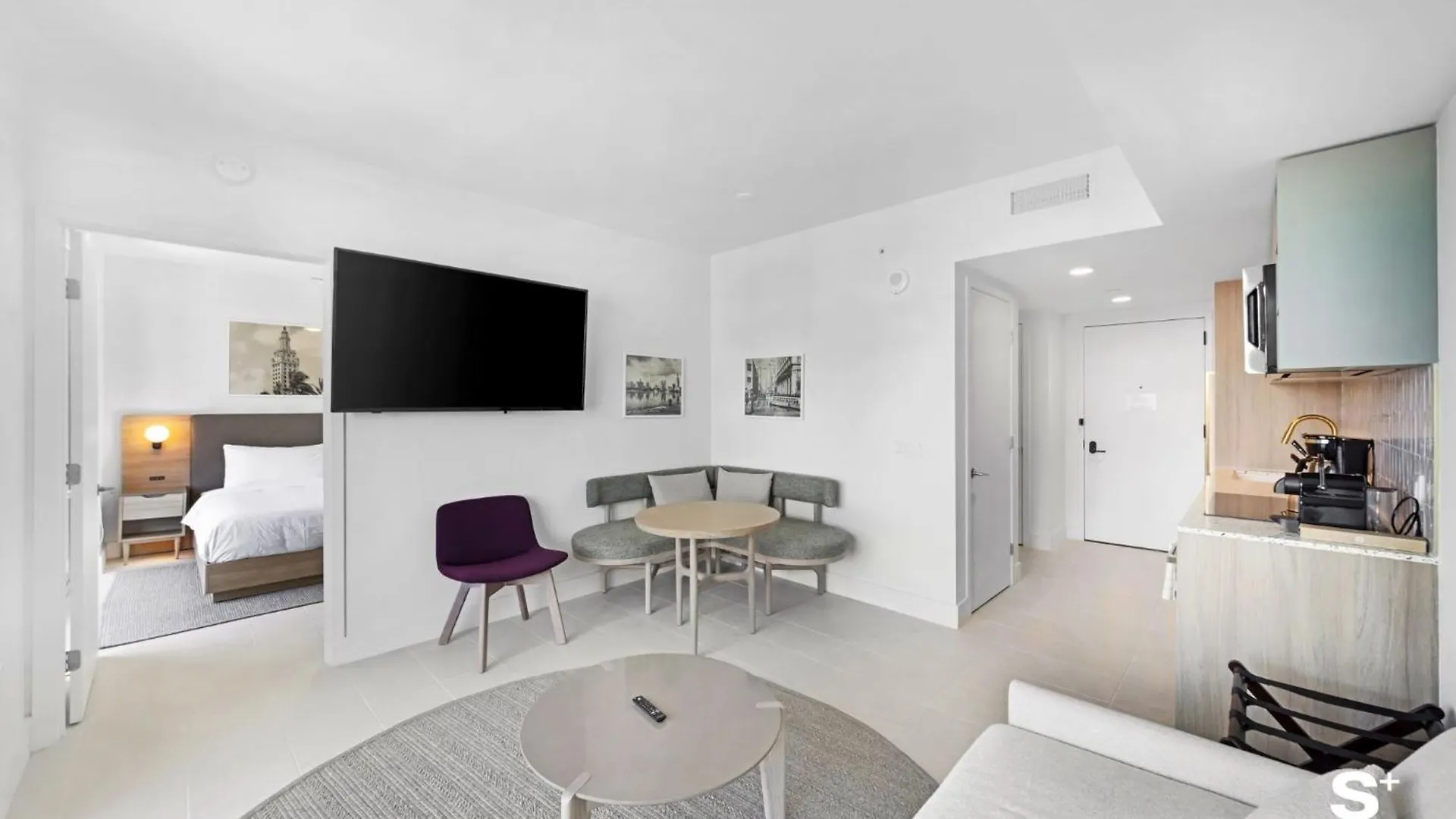Downtown Haven Sleek 1-br With Skyline Vistas Apartment