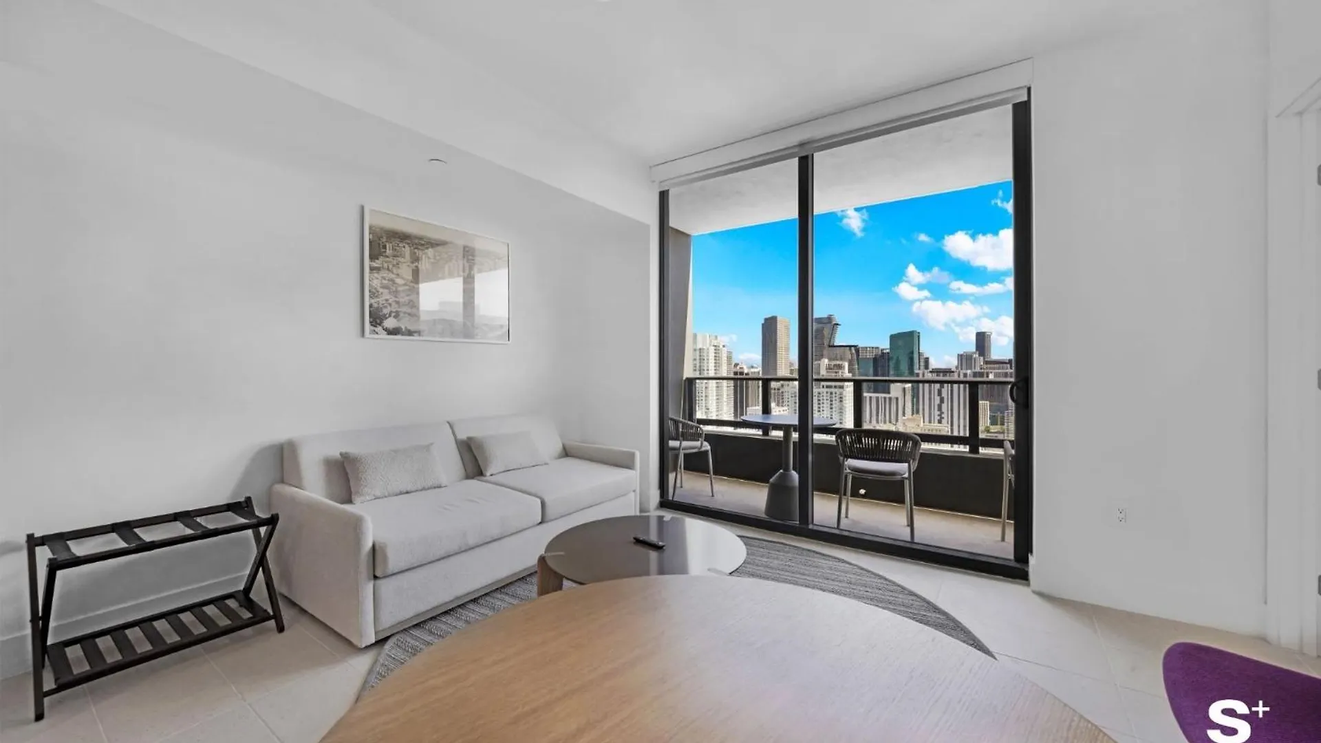 Apartment Downtown Haven Sleek 1-br With Skyline Vistas Miami