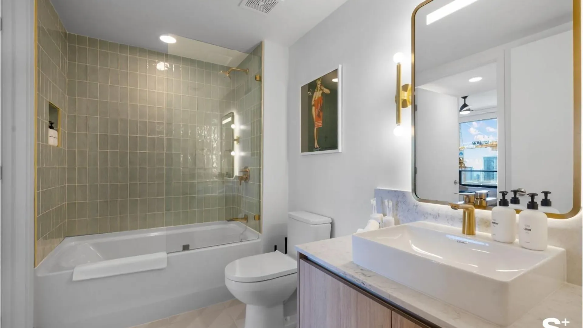 Apartment Downtown Haven Sleek 1-br With Skyline Vistas Miami