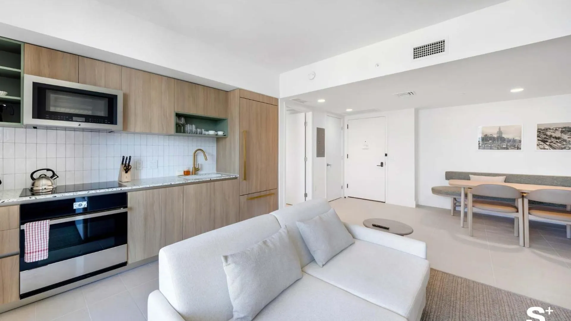 בית נופש Contemporary Getaway With Skyline & Bay Views