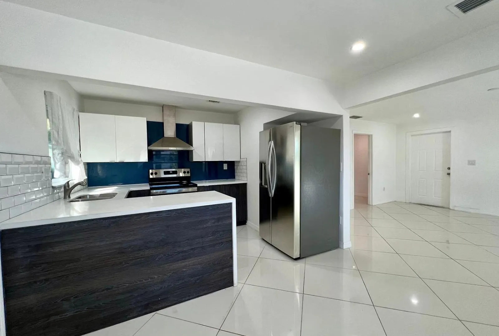Beautiful, Fully Furnished 4bed 2bath House - 5 Minute Walk To Miracle Mile Downtown Coral Gables *