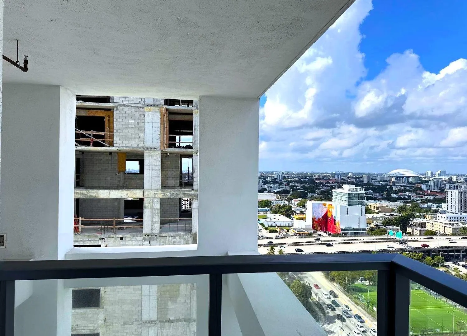 Prime Location: Luxury At Brickell Apartment *