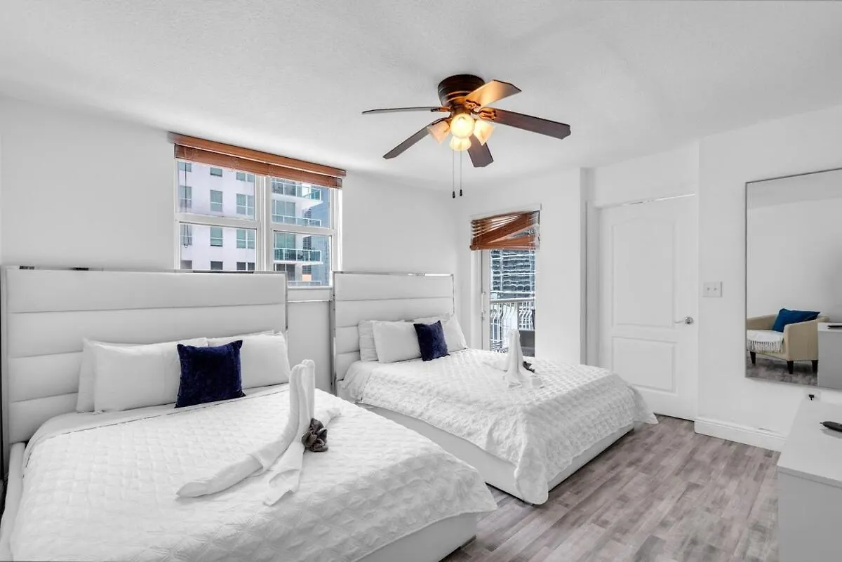 Skyline Water View 2br Free Parking Miami