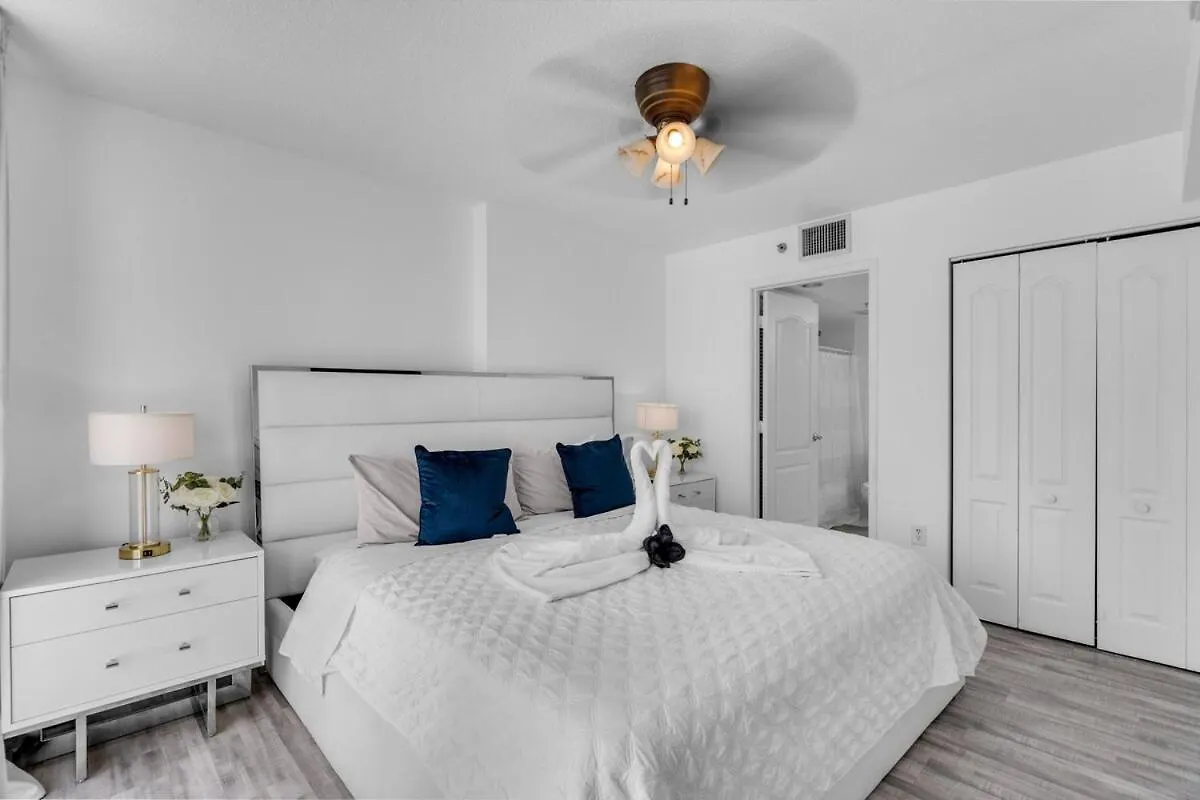 Apartment Skyline Water View 2br Free Parking *